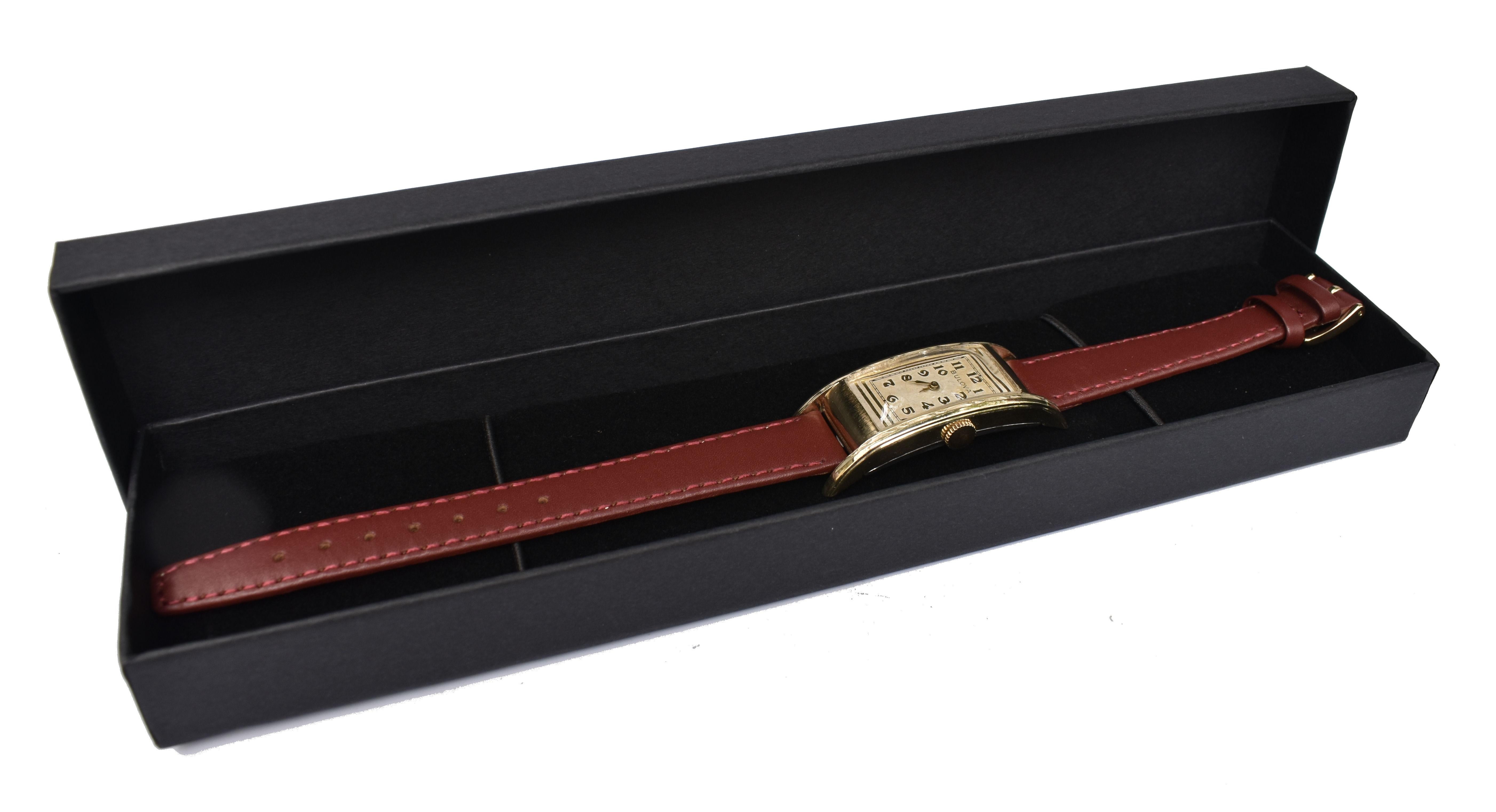 Für Ihre Betrachtung ist diese ziemlich stilvolle Art Deco Gold gefüllt Gents Armbanduhr von der amerikanischen Uhrenfirma Bulova, vor kurzem gewartet und hält gute Zeit. Dies ist eine großartig aussehende Uhr mit einem schönen Zifferblatt mit