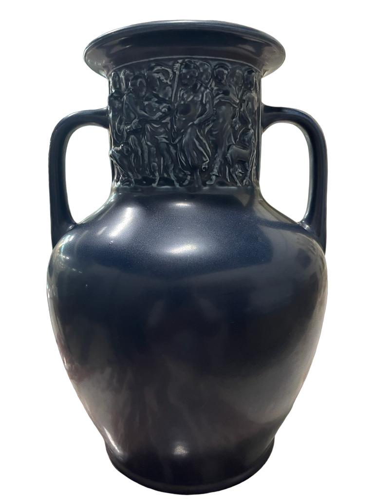 Art-déco-Vase/Urne aus Rookwood, dunkelblauer Matt mit Friesplatten im klassischen Stil, Art déco-Stil, 1929 (amerikanisch) im Angebot