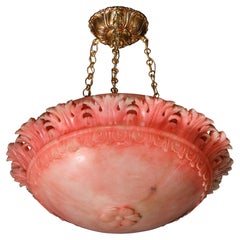 Lustre Art Déco à pendentif Acanthus stylisé en albâtre rose avec accessoires en laiton