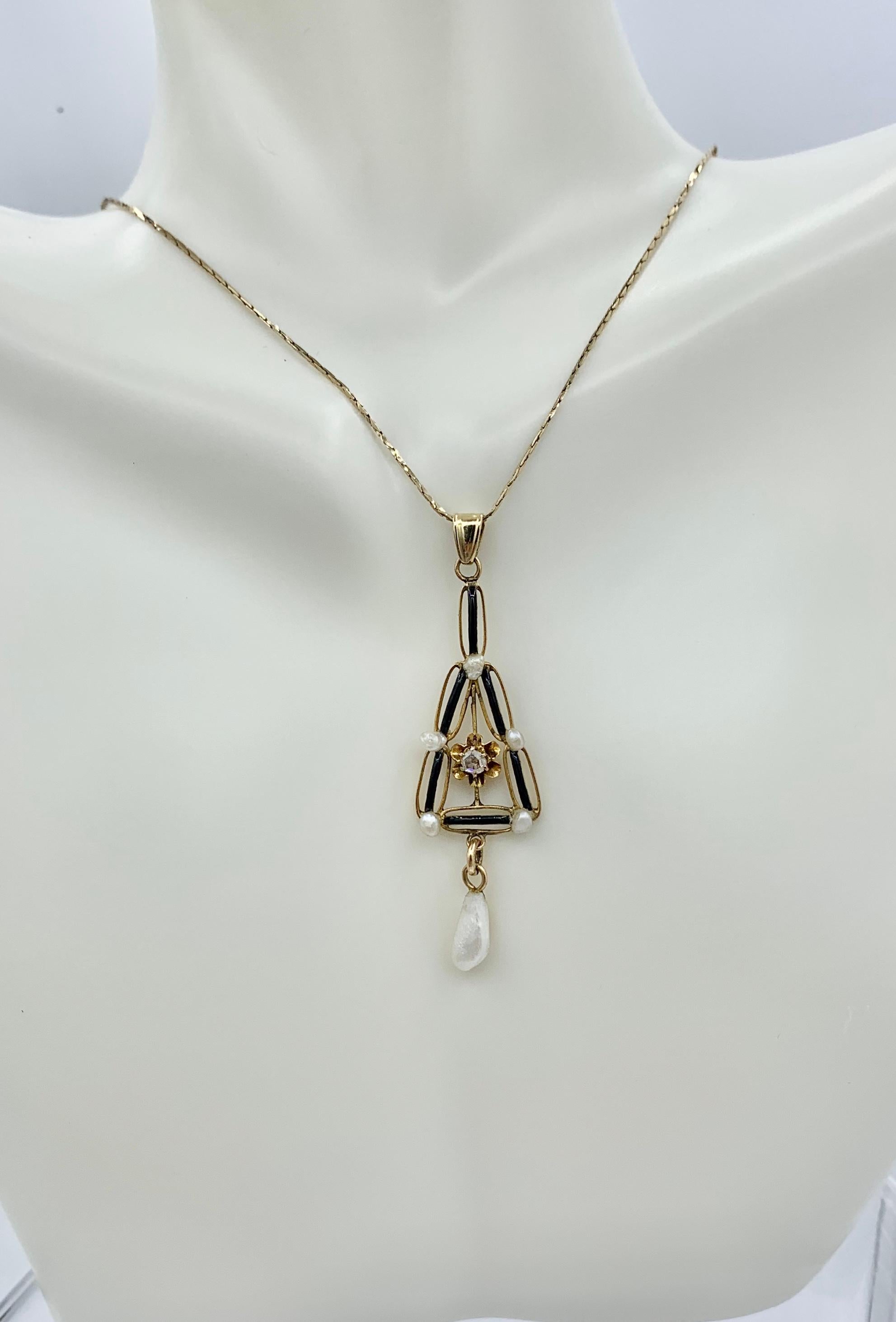 Lavaliere 14 Karat Gold Halskette mit Emaille-Perlen-Anhänger, Art déco, Diamant im Rosenschliff Damen im Angebot