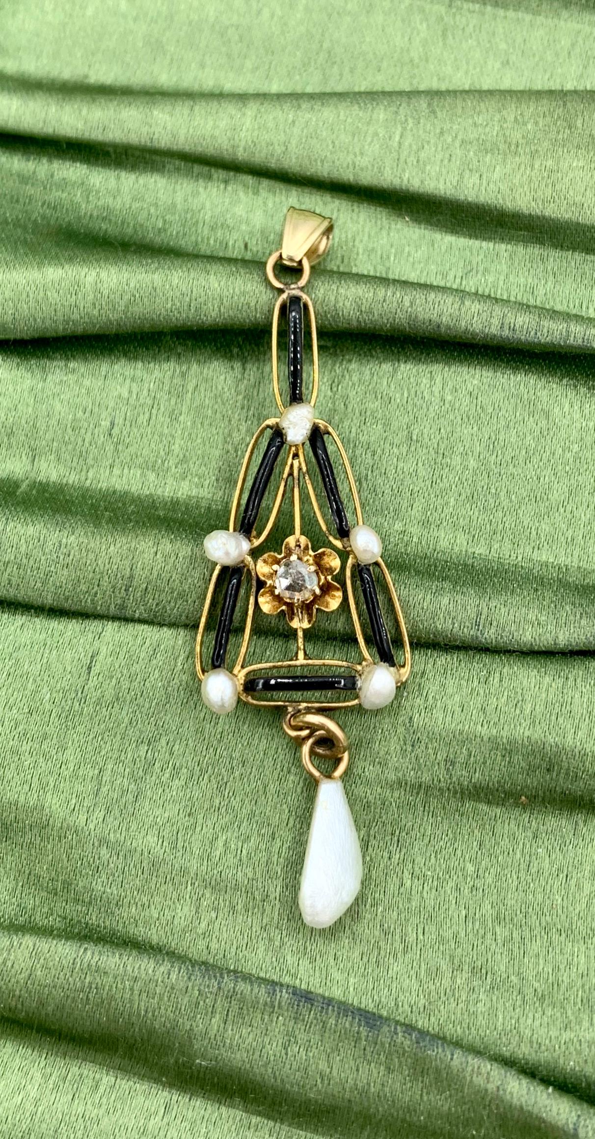 Art Deco Rose Cut Diamond Enamel Pearl Pendant Lavaliere 14 Karat Gold Necklace In Good Condition For Sale In New York, NY