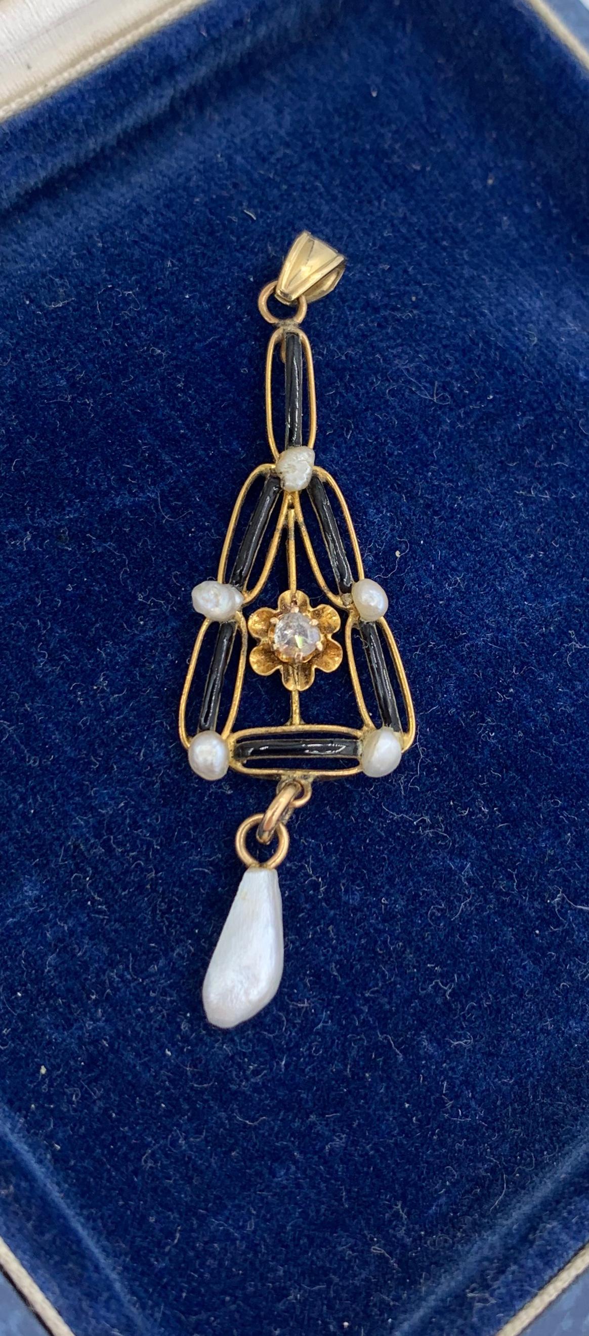 Art Deco Rose Cut Diamond Enamel Pearl Pendant Lavaliere 14 Karat Gold Necklace For Sale 2