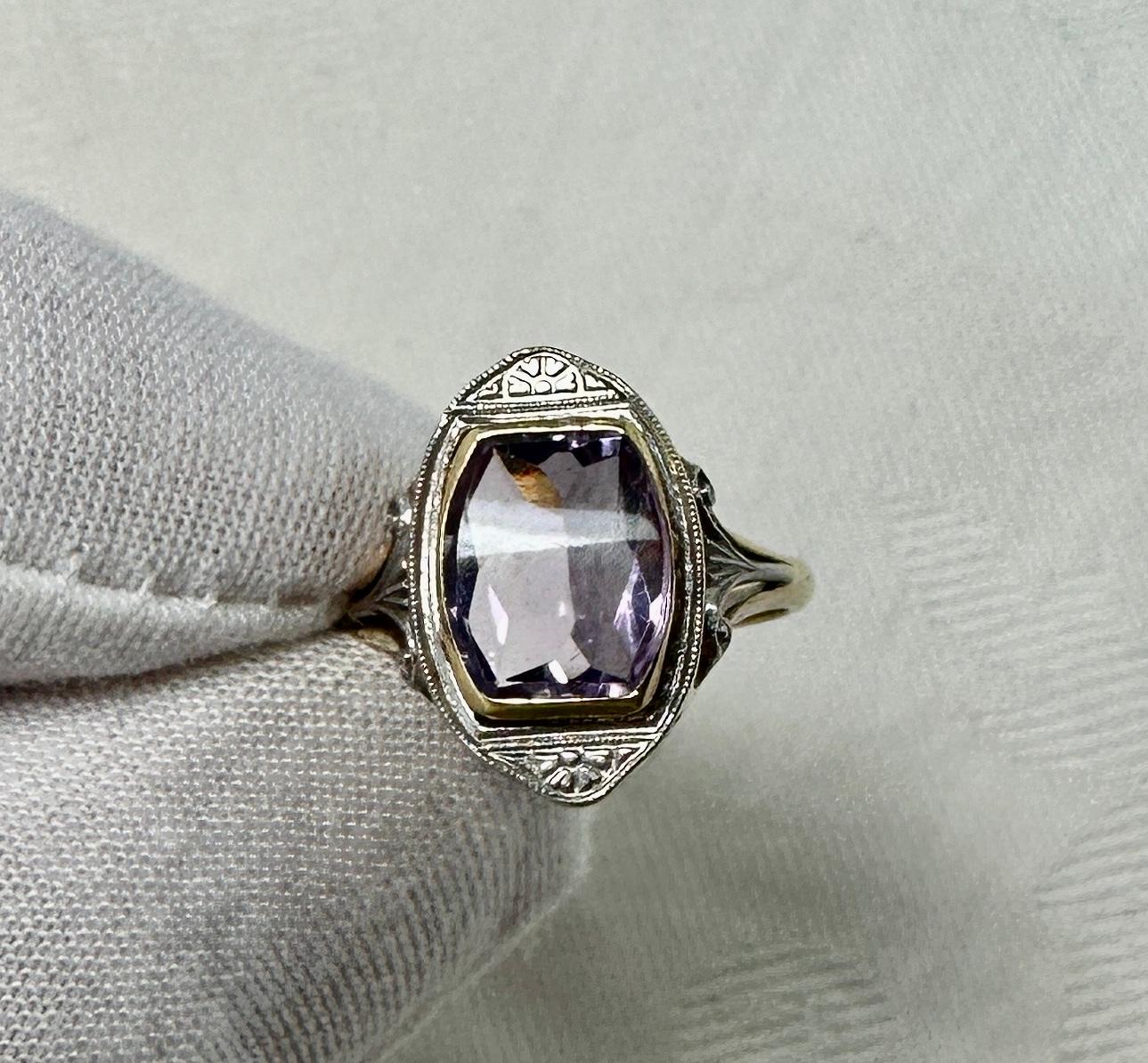 Art Deco Rose De France Amethyst Ring Antique Platinum And Yellow Gold In Excellent Condition In New York, NY