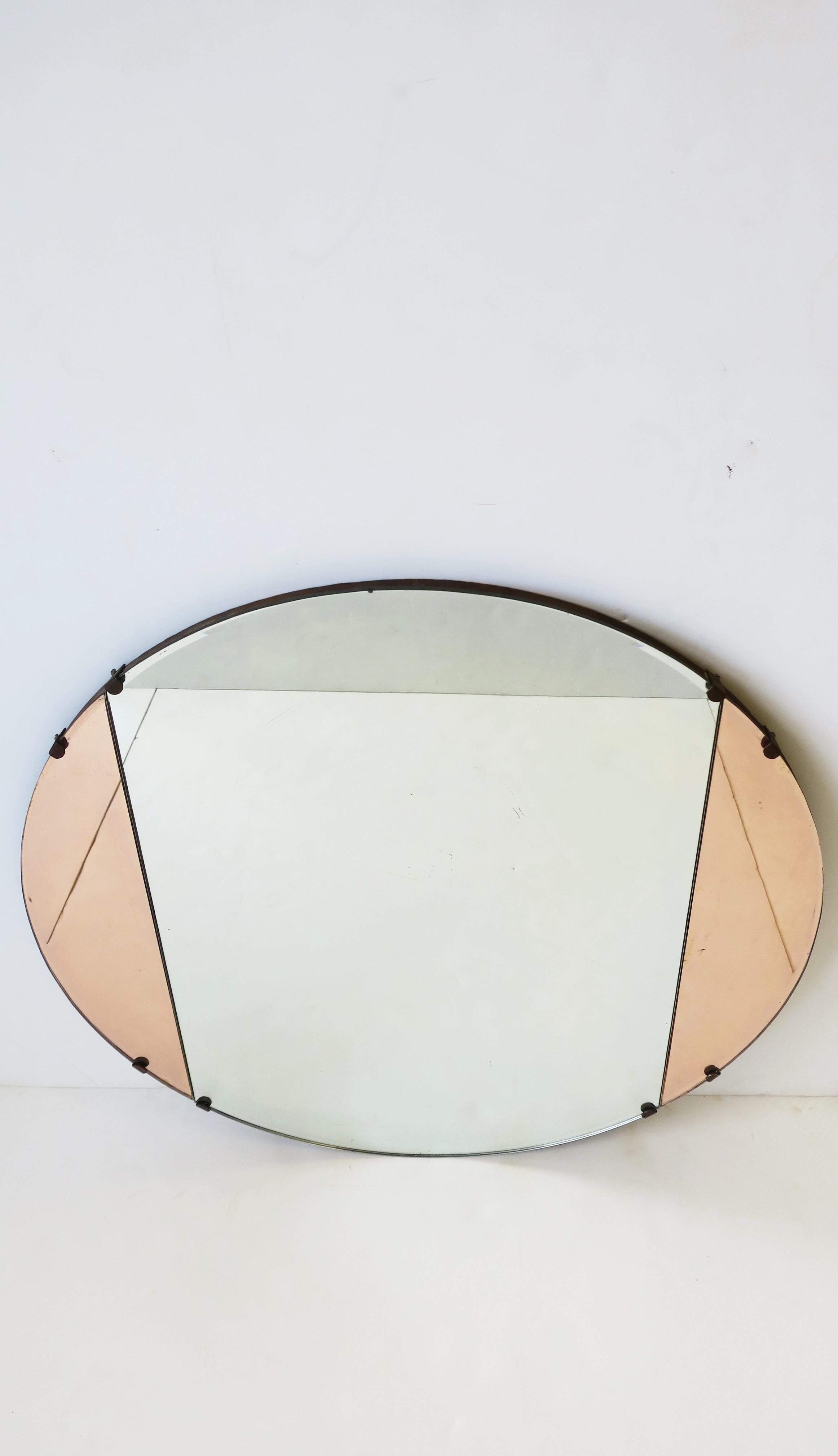 Art Deco Rose Pink Round Wall Mirror, circa 1940s In Good Condition For Sale In New York, NY