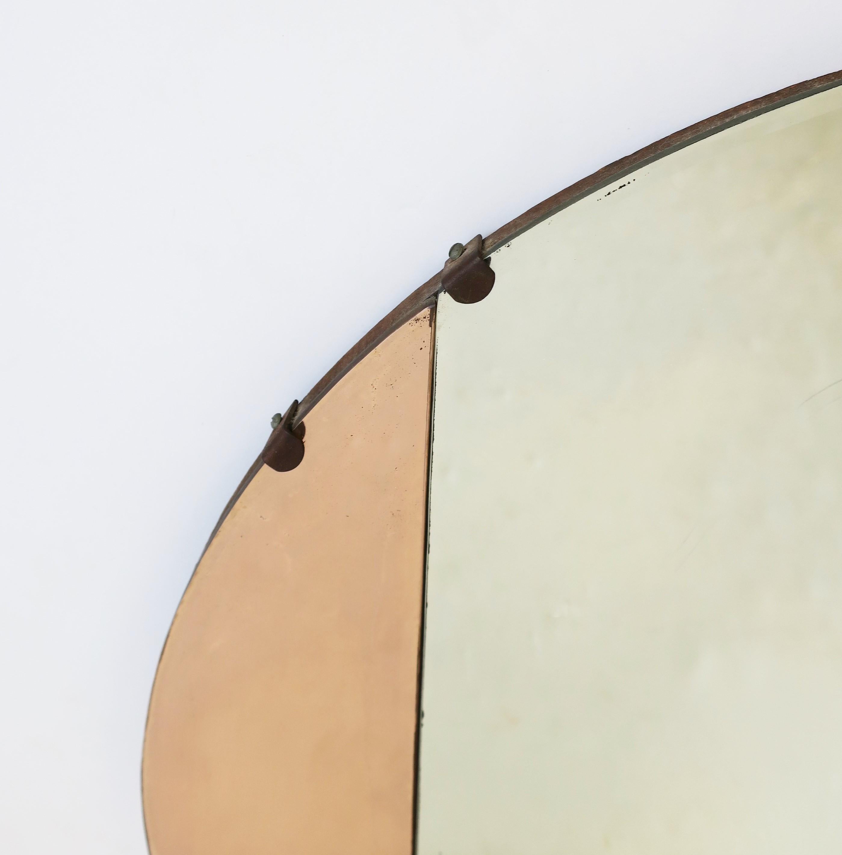 Mid-20th Century Art Deco Rose Pink Round Wall Mirror, circa 1940s For Sale