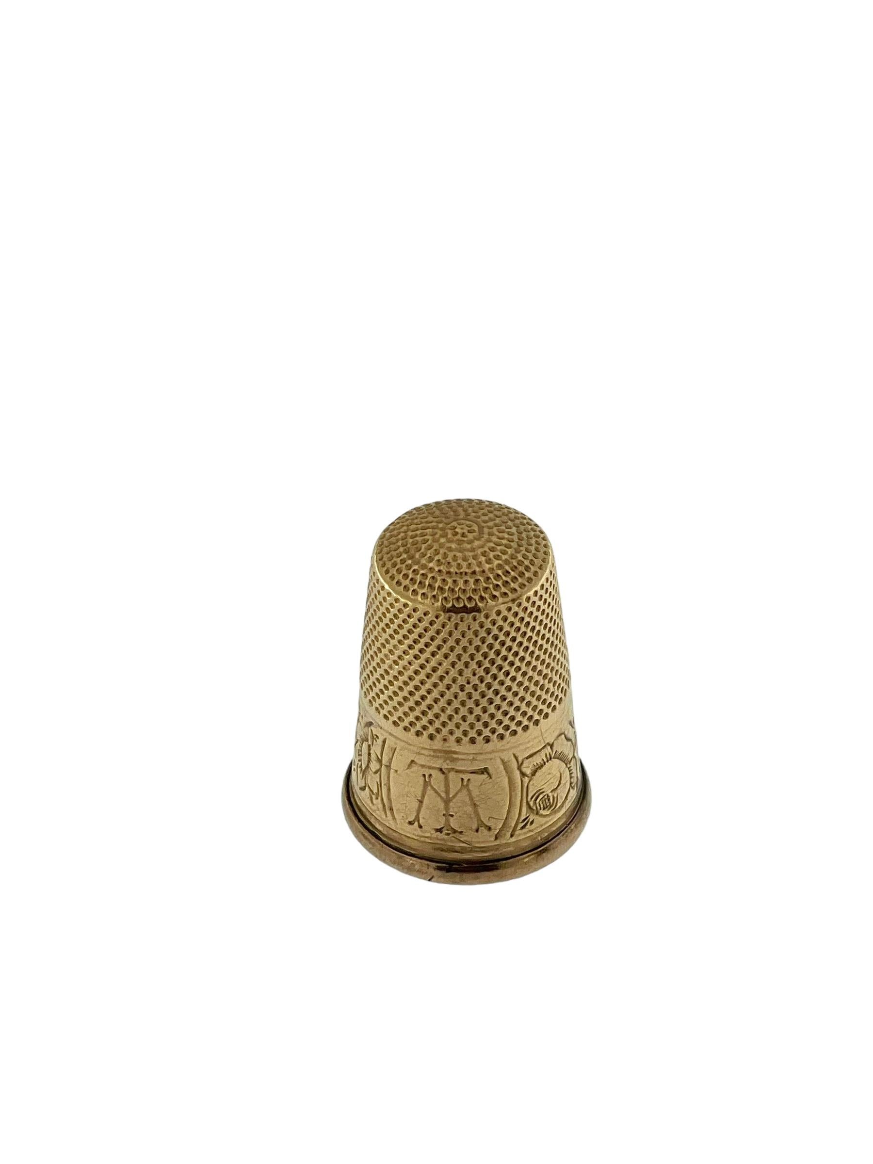 Art Deco Rose Gold Sewing Thimble Flowers Carved In Good Condition For Sale In Esch sur Alzette, Esch-sur-Alzette