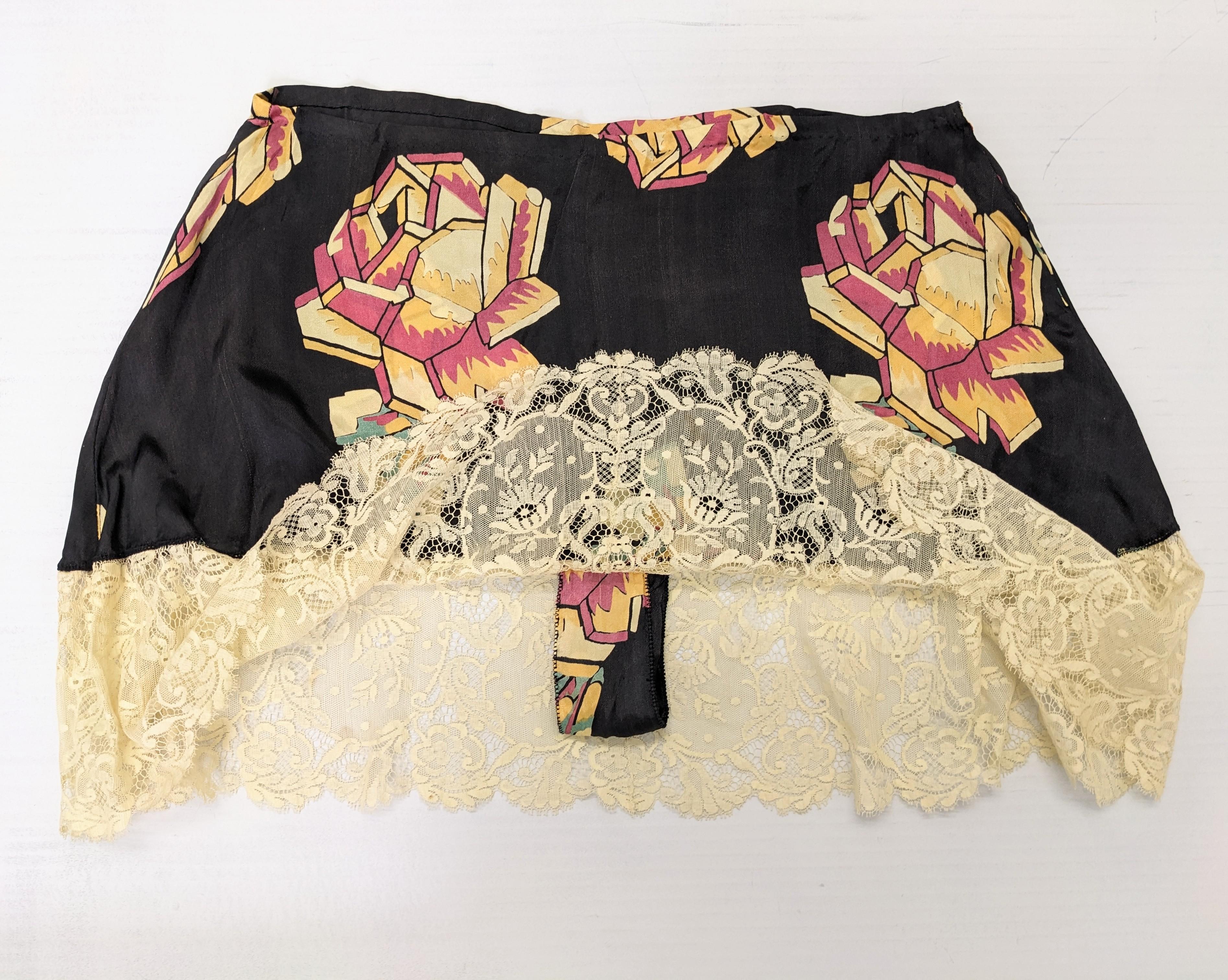 Pantalon à claquettes Art déco à motif de roses Pour femmes en vente