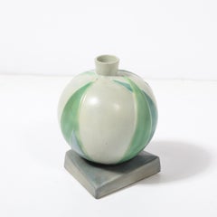 Jarrón de cerámica Art Déco Roseville Futura con diseño de hojas de bambú de Frank Ferrell