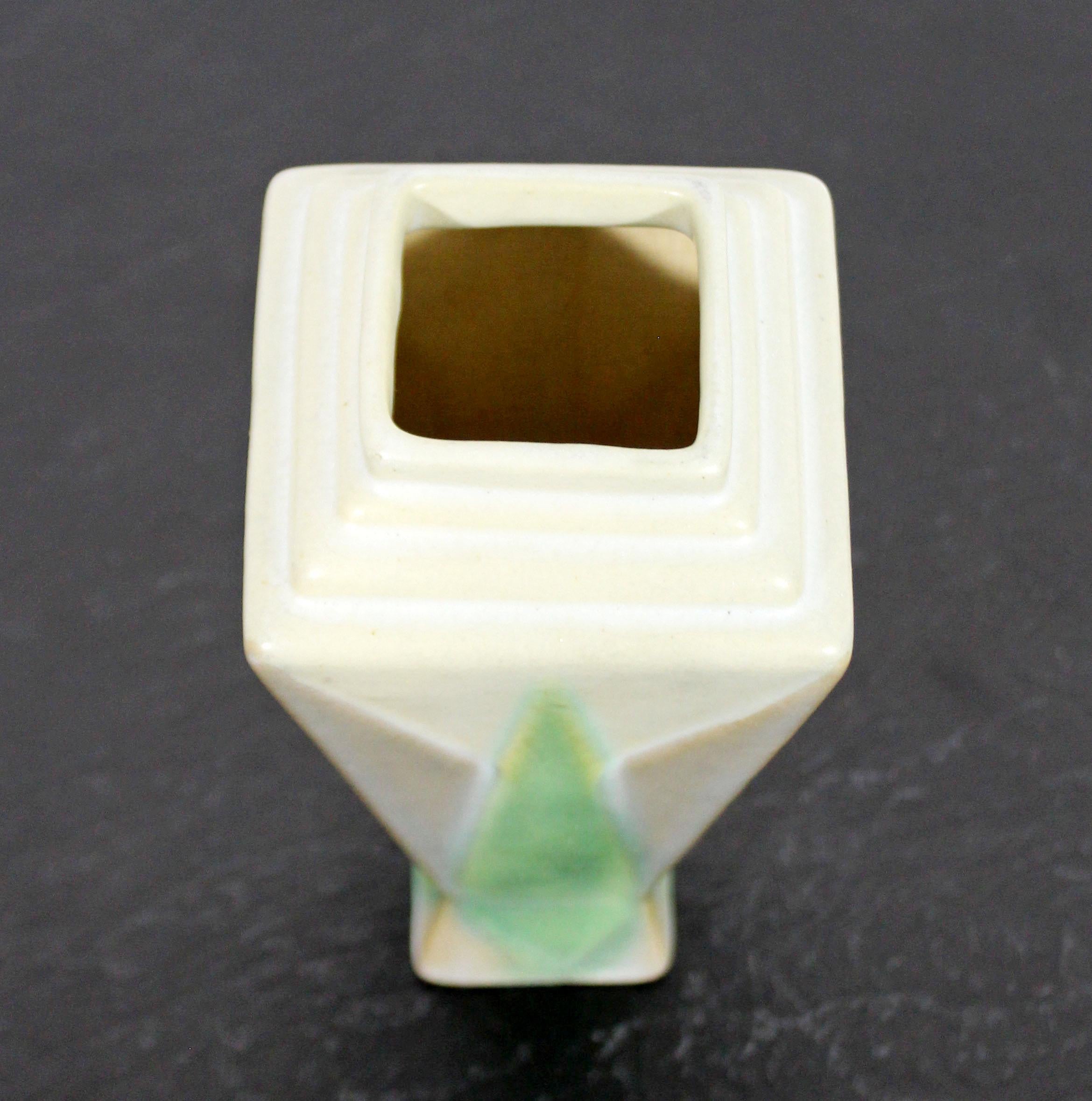 For your consideration is a stunning, ceramic Torch art vase or vessel, made by Roseville Futura, circa 1930s. In excellent condition. The dimensions are 3