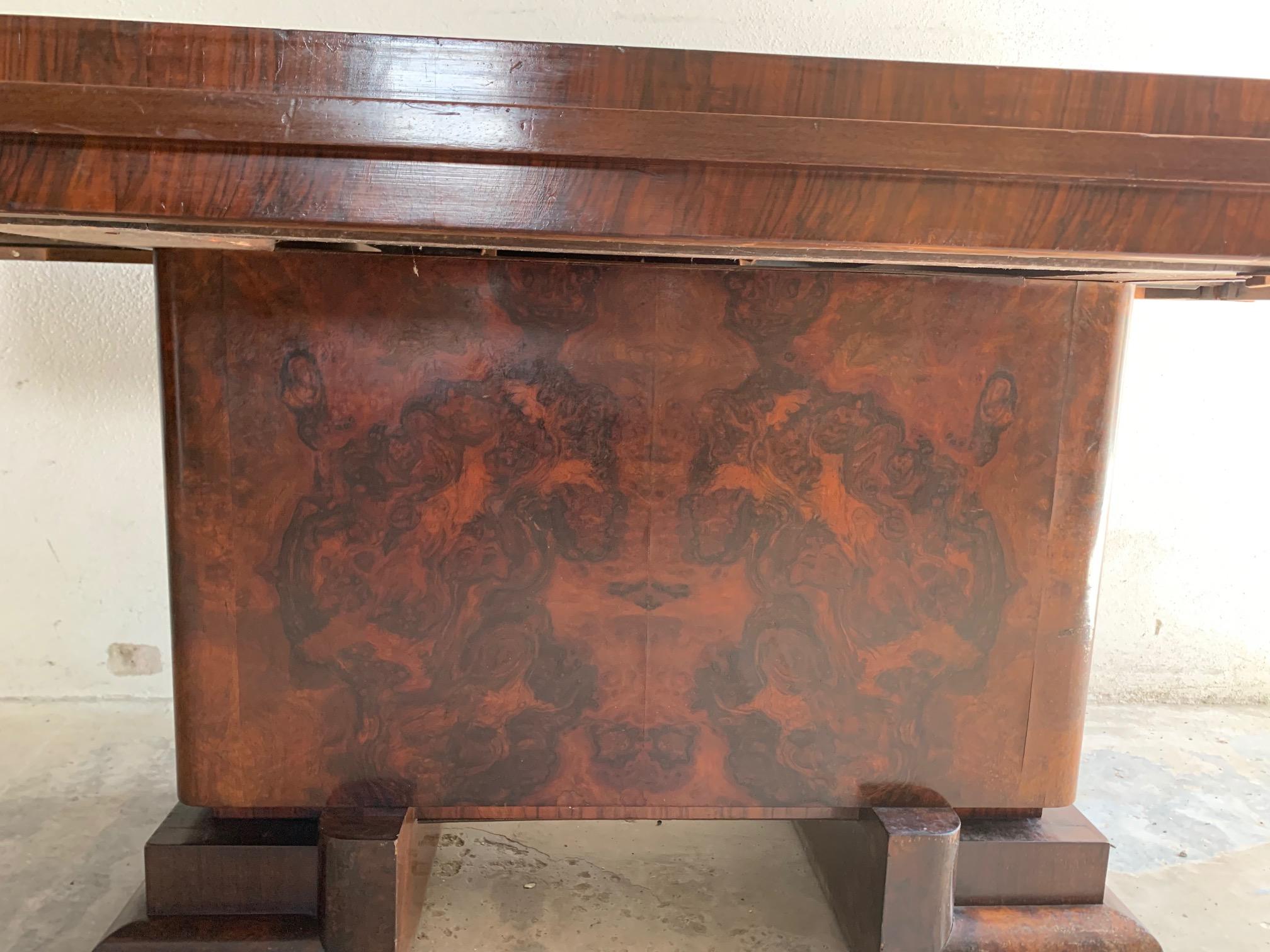 Milieu du XXe siècle Table Art Déco en loupe de palissandre en vente