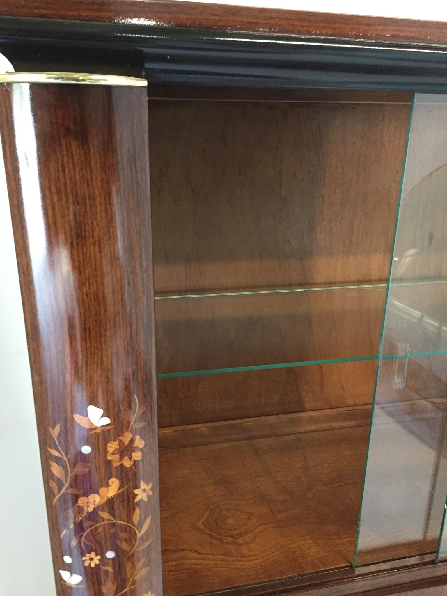 Art Deco Rosewood Vitrine Style of J. Leleu, Lemon Wood and Mother Pearl Inlayed In Good Condition In Miami, FL