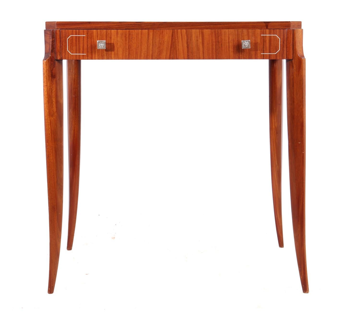 Art Deco rosewood writing table, circa 1920

A super quality Art Deco writing table with single drawer and in excellent condition throughout

Age: 1920

Style: Art Deco

Material: Indian rosewood

Origin: France

Condition: Very