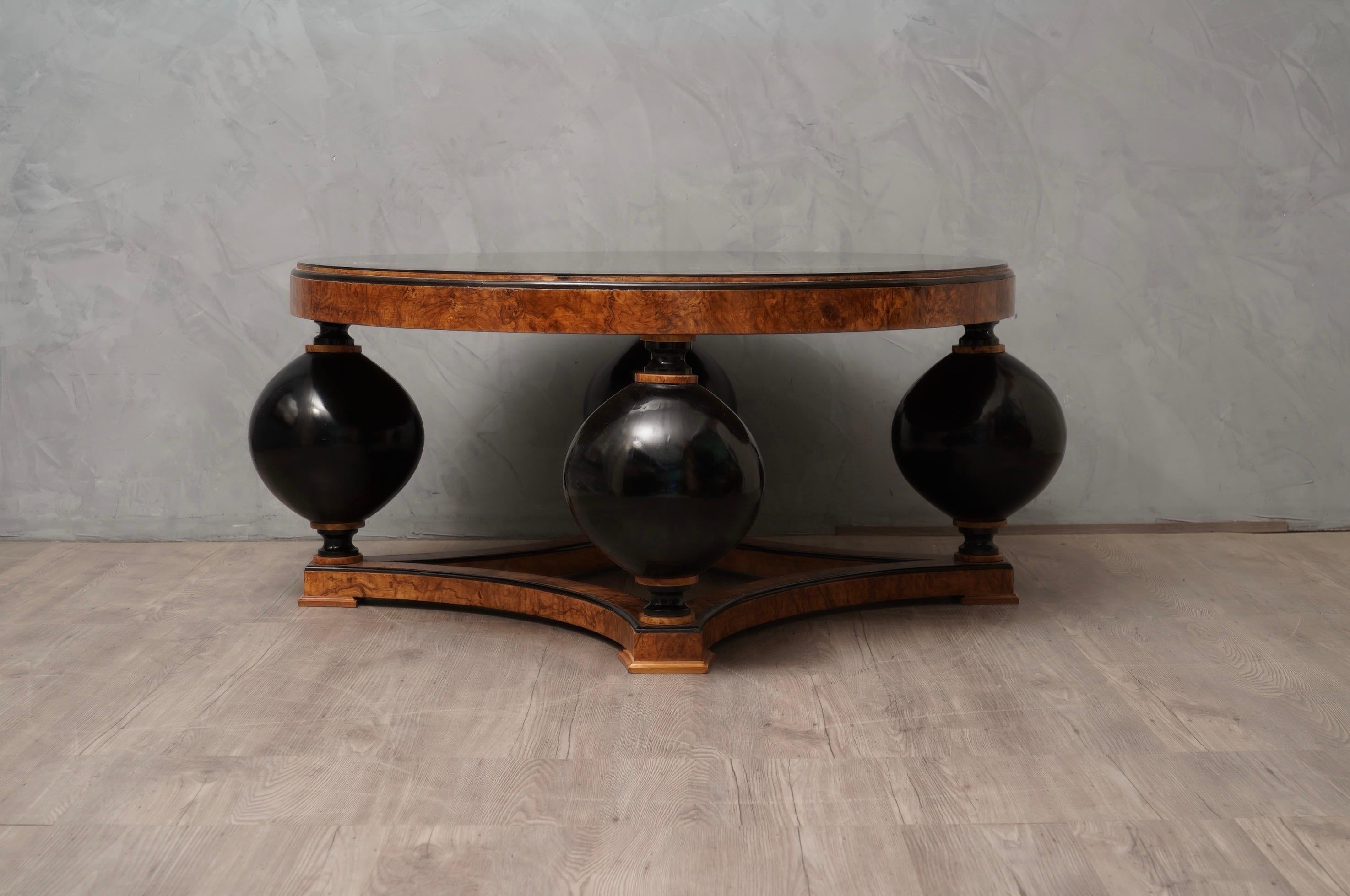 Mid-20th Century Art Deco Round Ash Wood and Black Glass Italian Sofa Table, 1940