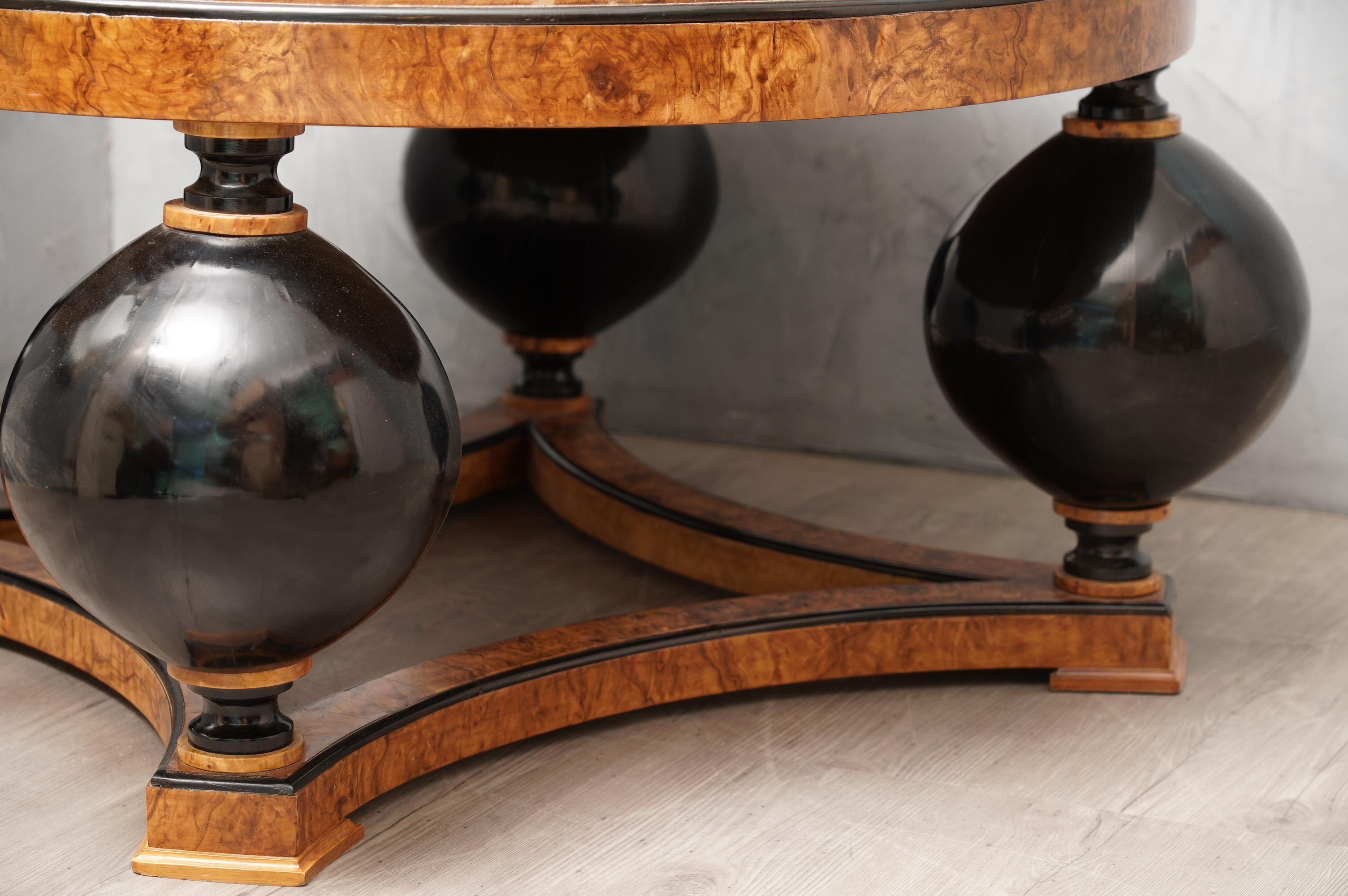 Art Deco Round Ash Wood and Black Glass Italian Sofa Table, 1940 2