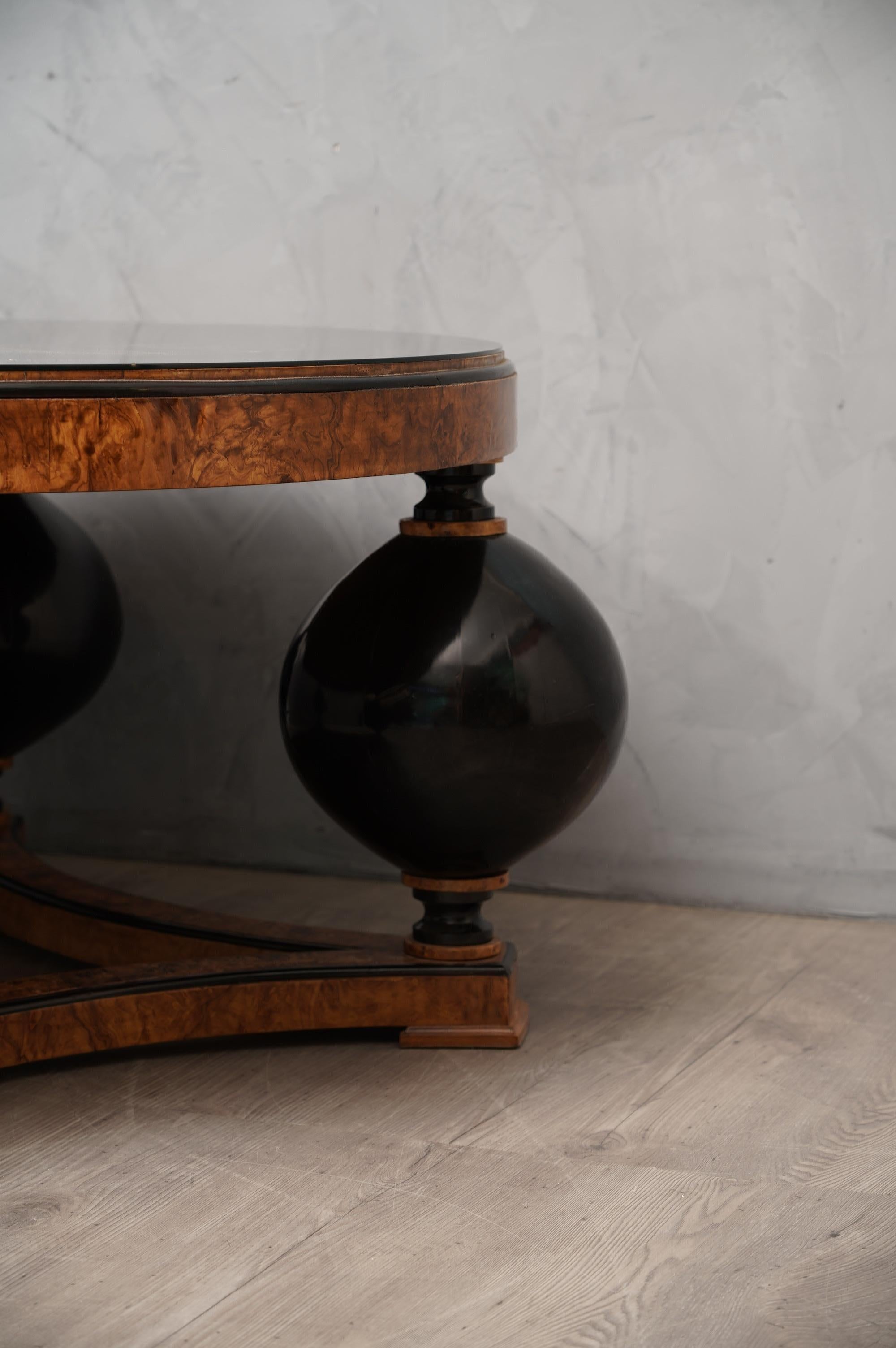 Art Deco Round Ash Wood and Black Glass Italian Sofa Table, 1940 4
