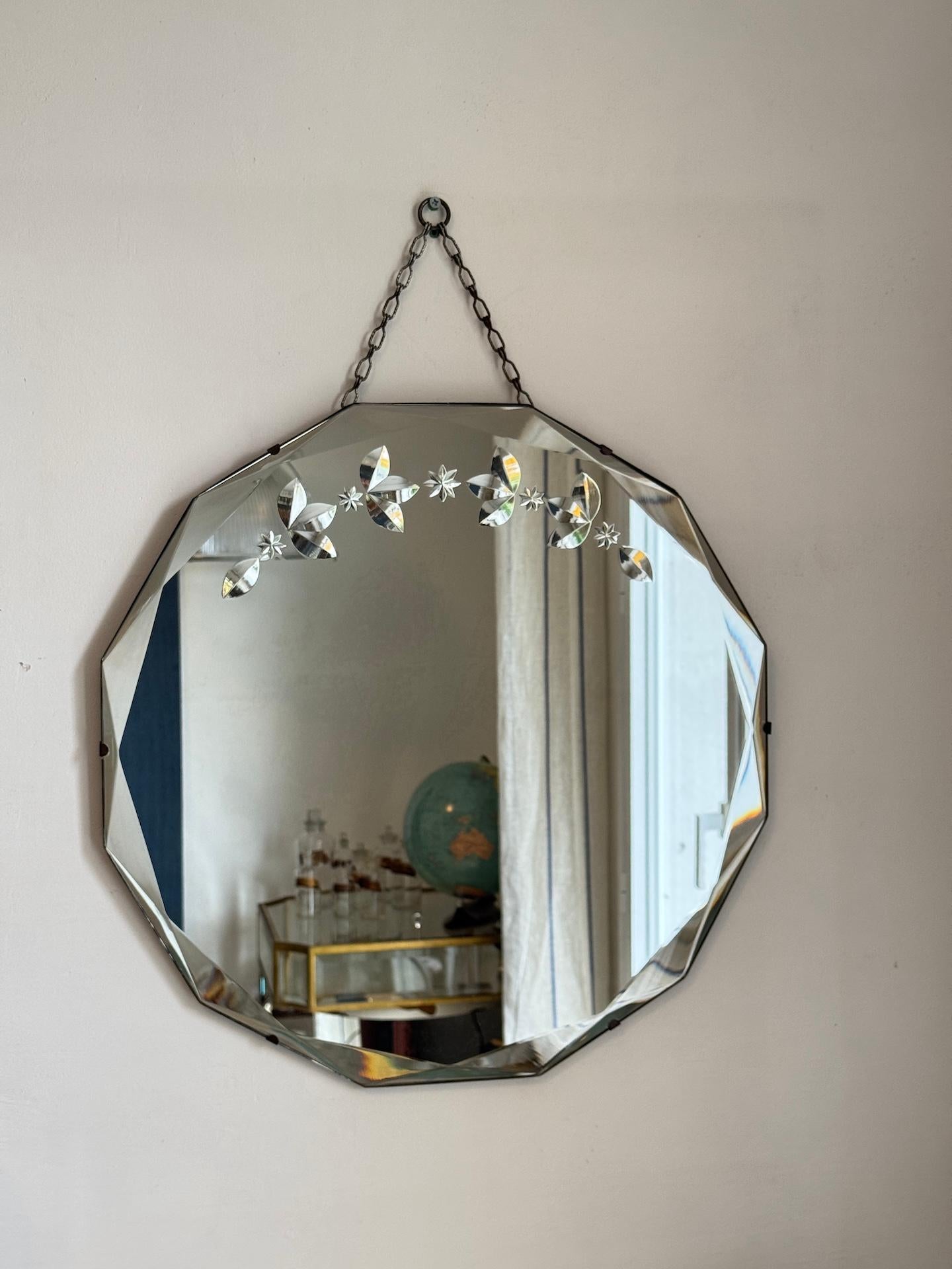 Art Deco Round Beveled Silver Mirror with 12 Sides with its Original Metal Chain In Good Condition In Crespières, FR