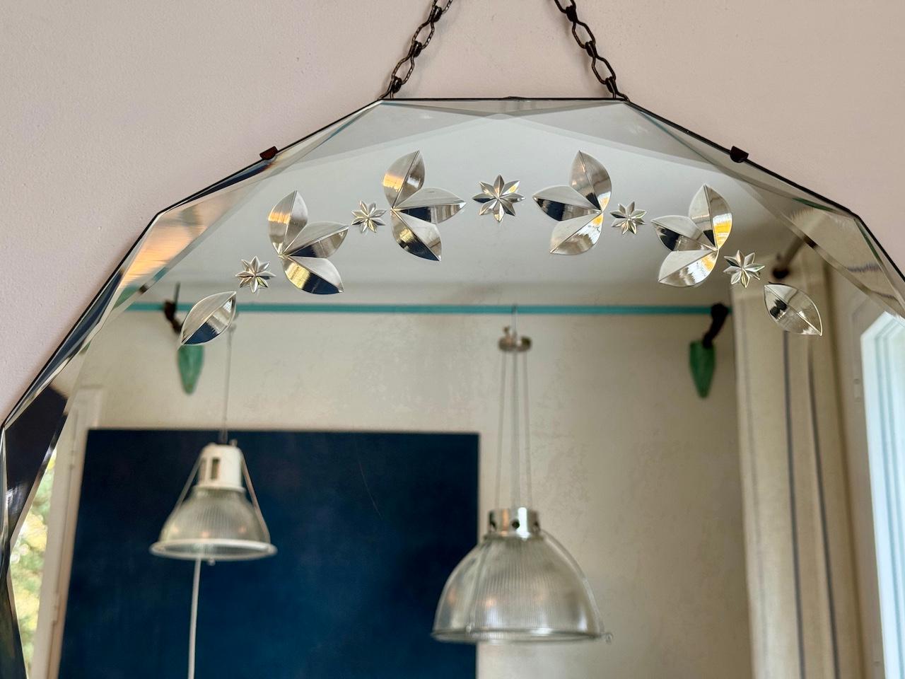 Mid-20th Century Art Deco Round Beveled Silver Mirror with 12 Sides with its Original Metal Chain