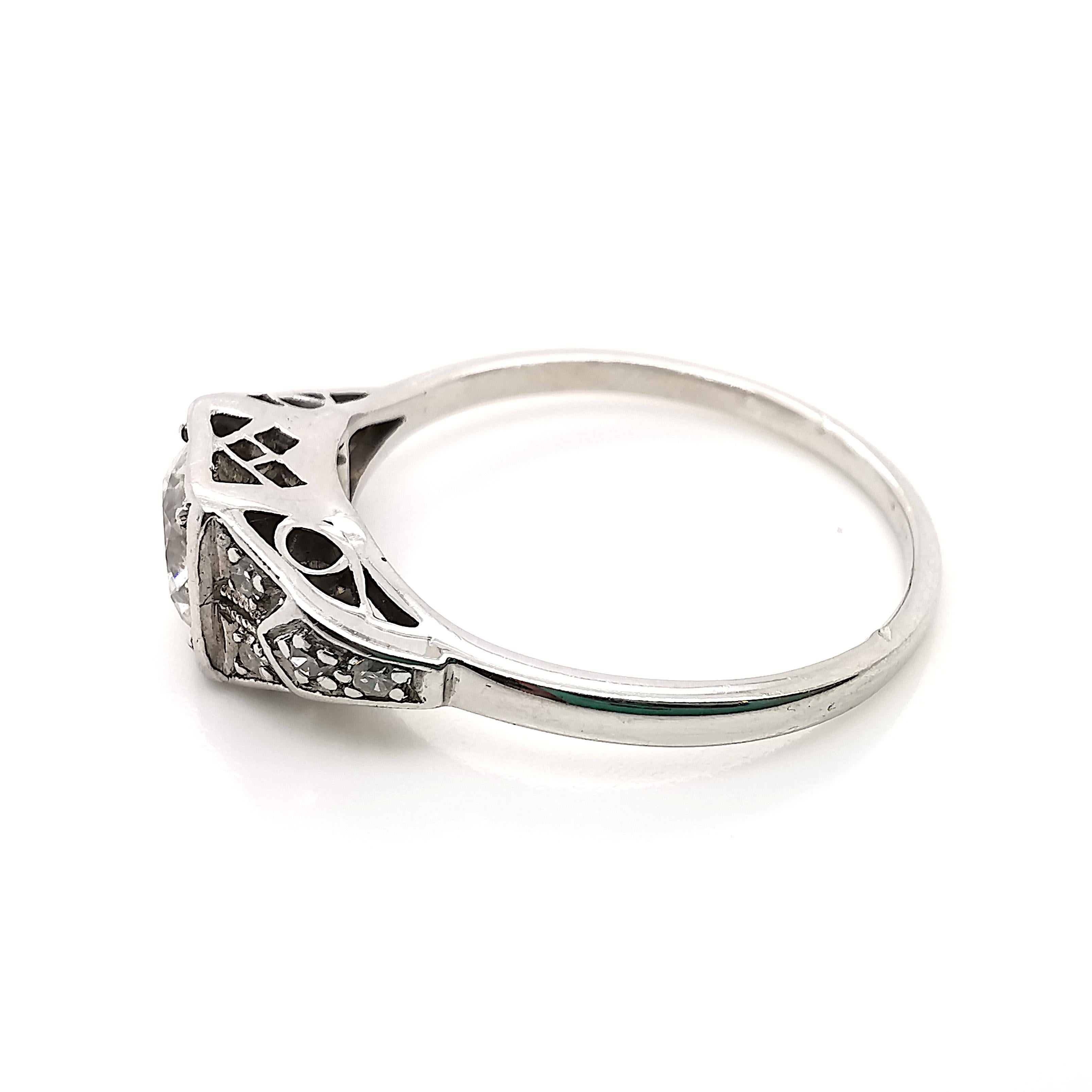 Art Deco Round Brilliant-Cut 0.80 Carat Diamond Platinum Ring, Circa 1935 For Sale 1