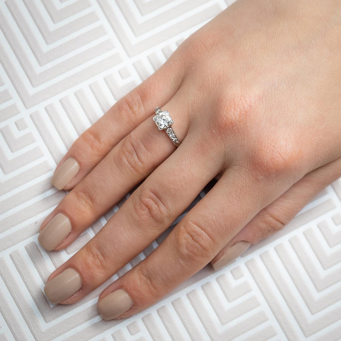 Art Deco Runder Solitär-Ring aus Platin mit 1,01 Karat Diamant im Brillantschliff und Platin im Zustand „Gut“ im Angebot in London, GB