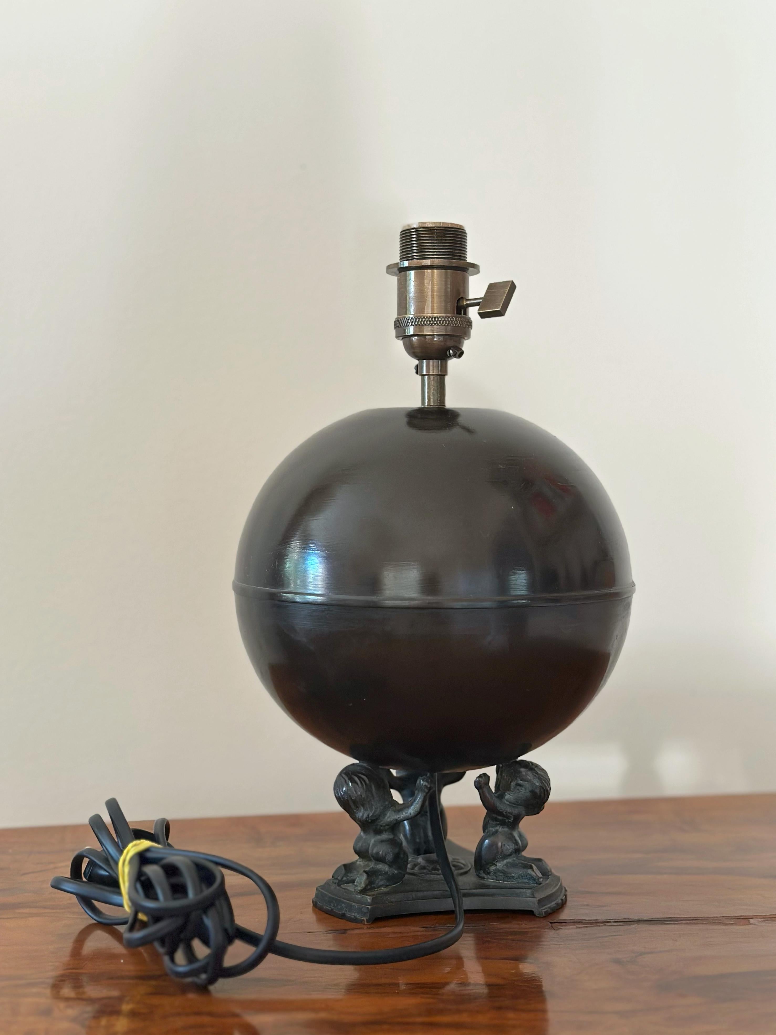 Lampe de table ronde en bronze Art déco, Äkta Brons Svensk Vara, Suède Années 1930. en vente 2