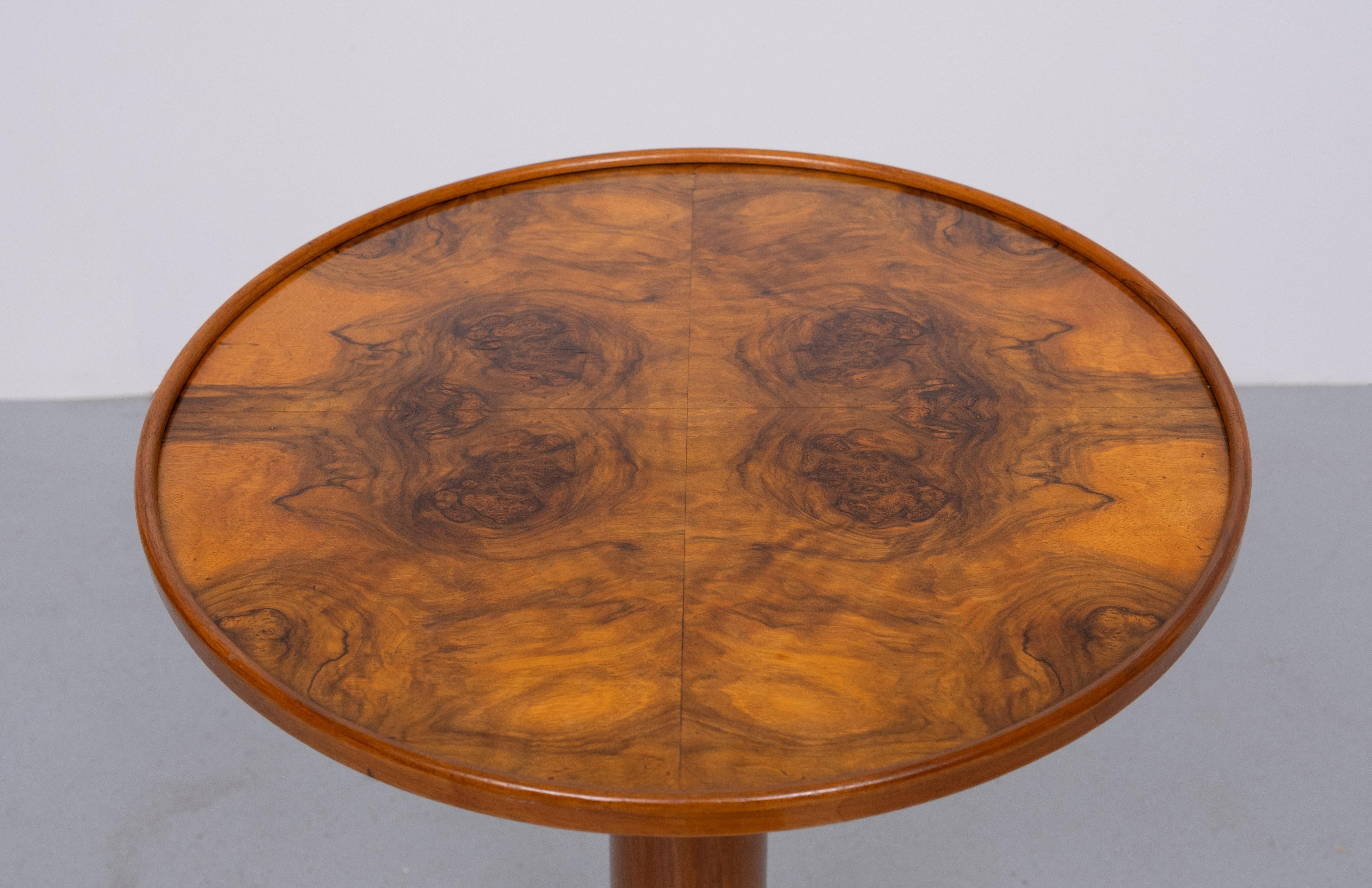 Mesa auxiliar redonda Art Déco Burl años 20 Francia Art Decó en venta