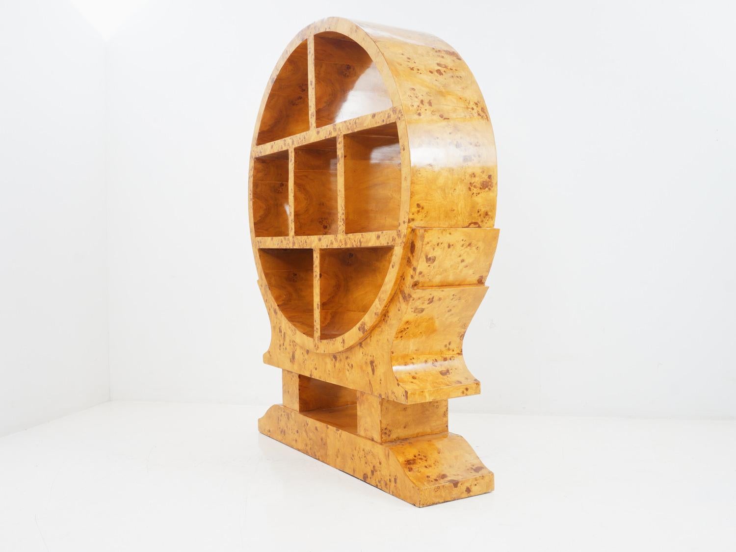 Placage Etagère ronde en bois de ronce Art Déco en vente