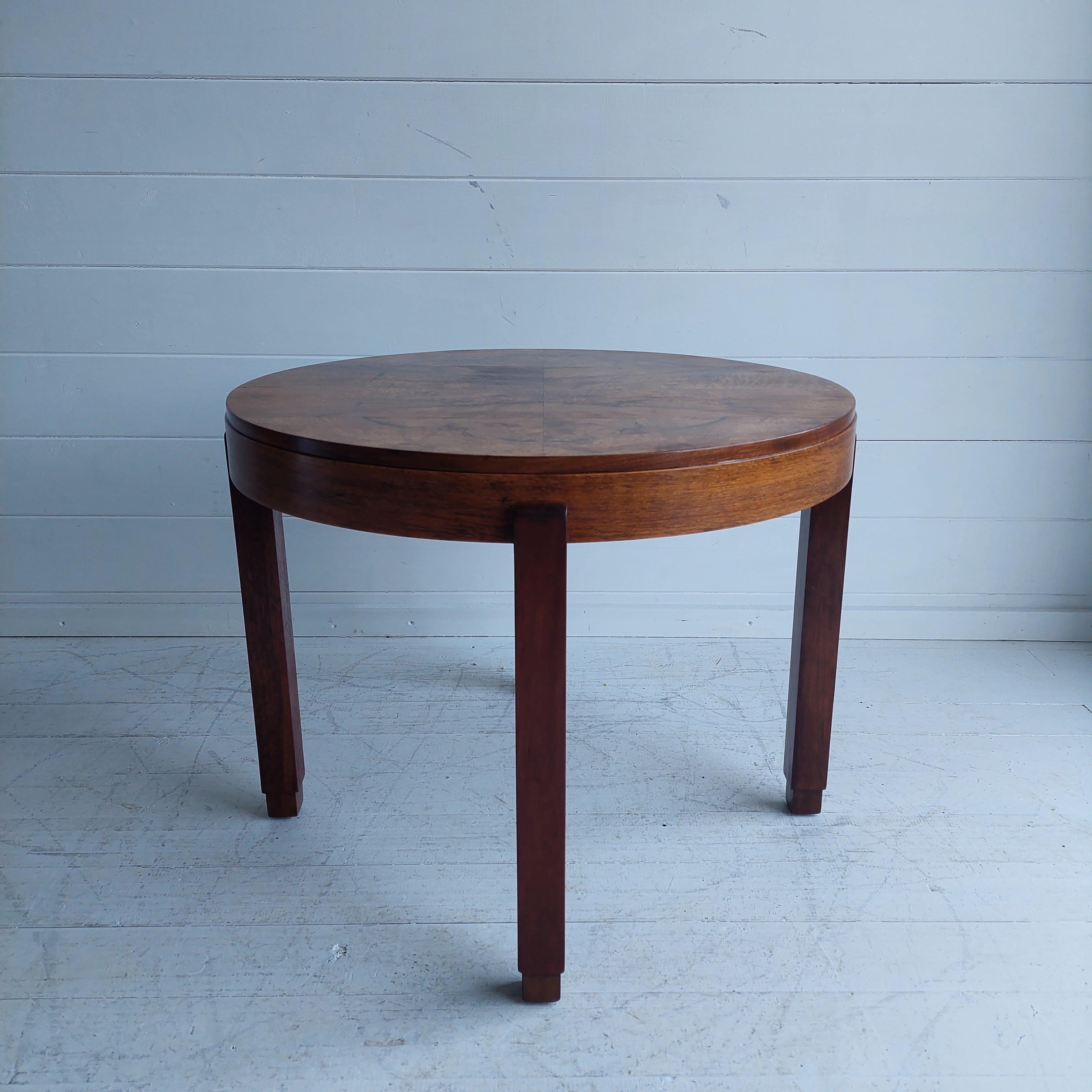 Walnut Art Deco Round Circular walnut Coffe / Side / Lamp Table, 1930s