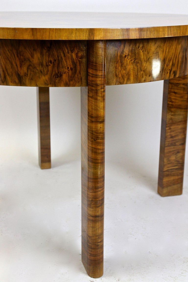 Art Deco Round Coffee Table/ Side Table Burr Walnut 20th Century, at, circa 1920 For Sale 5