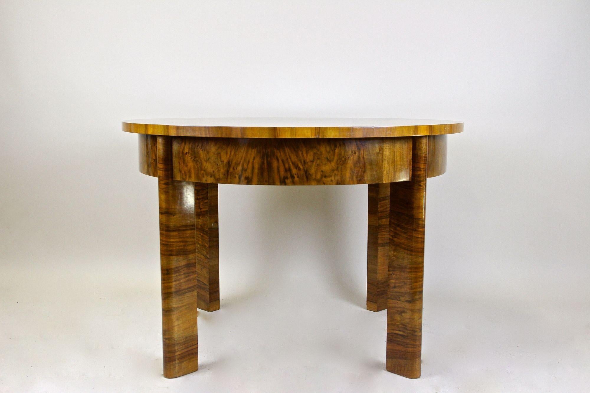 Art Deco Round Coffee Table/ Side Table Burr Walnut 20th Century, at, circa 1920 For Sale 7