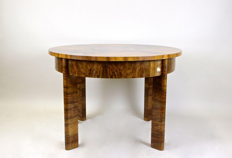 Art Deco Round Coffee Table/ Side Table Burr Walnut 20th Century, at, circa 1920 For Sale 8