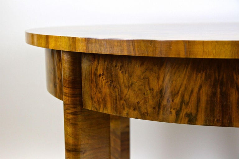 Art Deco Round Coffee Table/ Side Table Burr Walnut 20th Century, at, circa 1920 For Sale 9