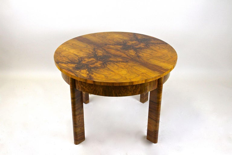 Art Deco Round Coffee Table/ Side Table Burr Walnut 20th Century, at, circa 1920 For Sale 12