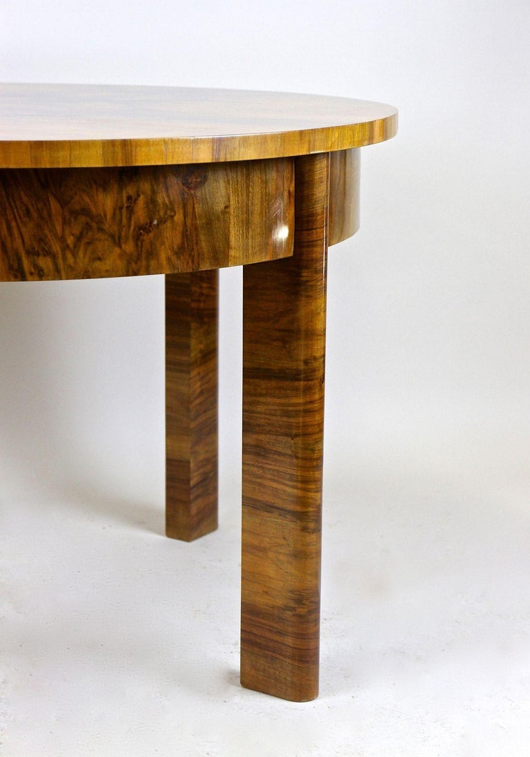 Art Deco Round Coffee Table/ Side Table Burr Walnut 20th Century, at, circa 1920 For Sale 1