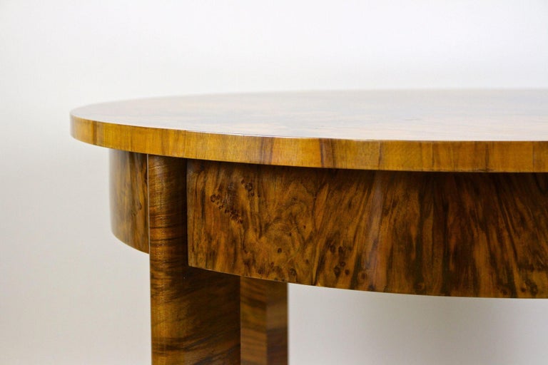 Art Deco Round Coffee Table/ Side Table Burr Walnut 20th Century, at, circa 1920 For Sale 2