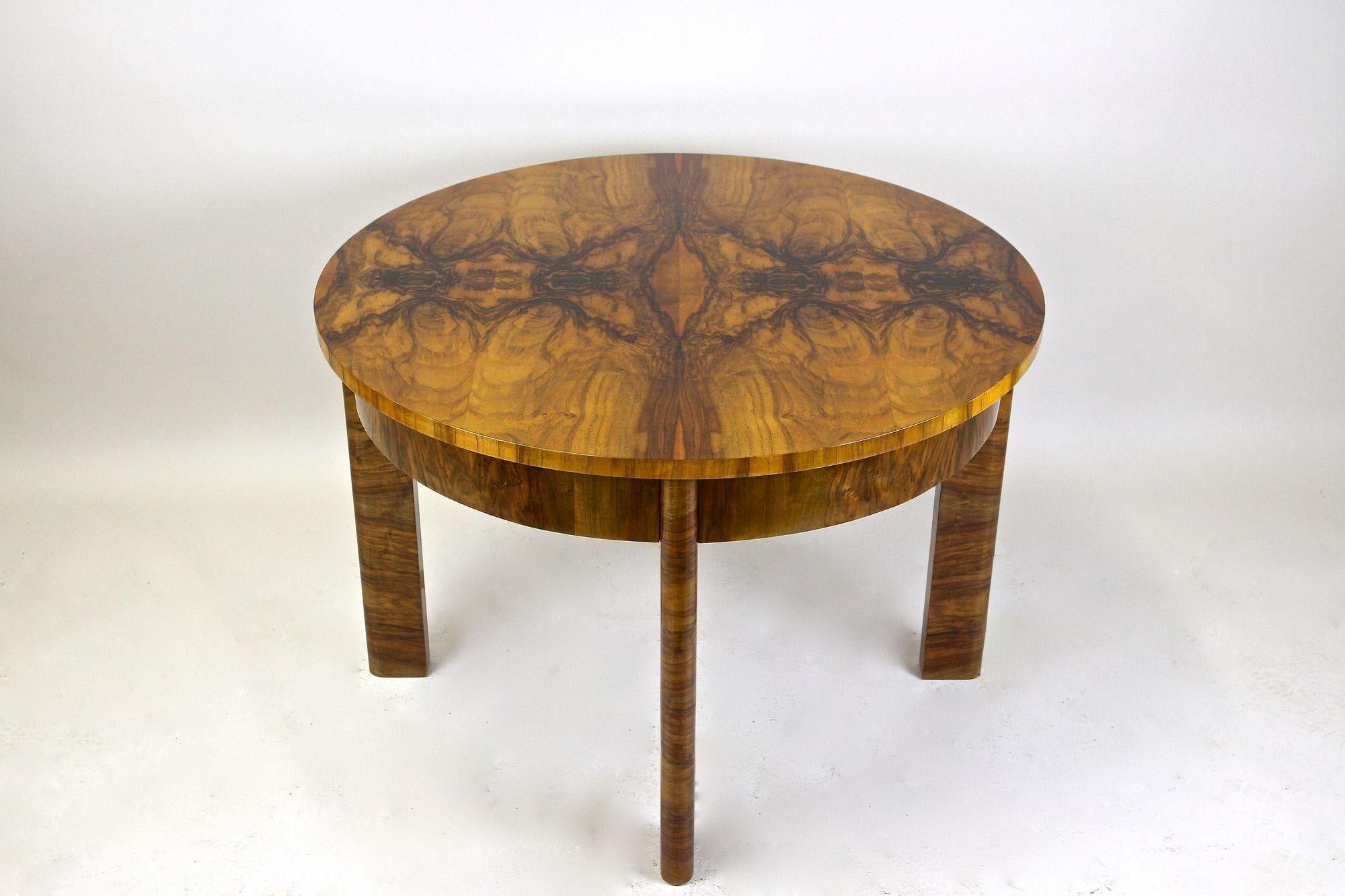 Art Deco Round Coffee Table/ Side Table Burr Walnut 20th Century, at, circa 1920 For Sale 3