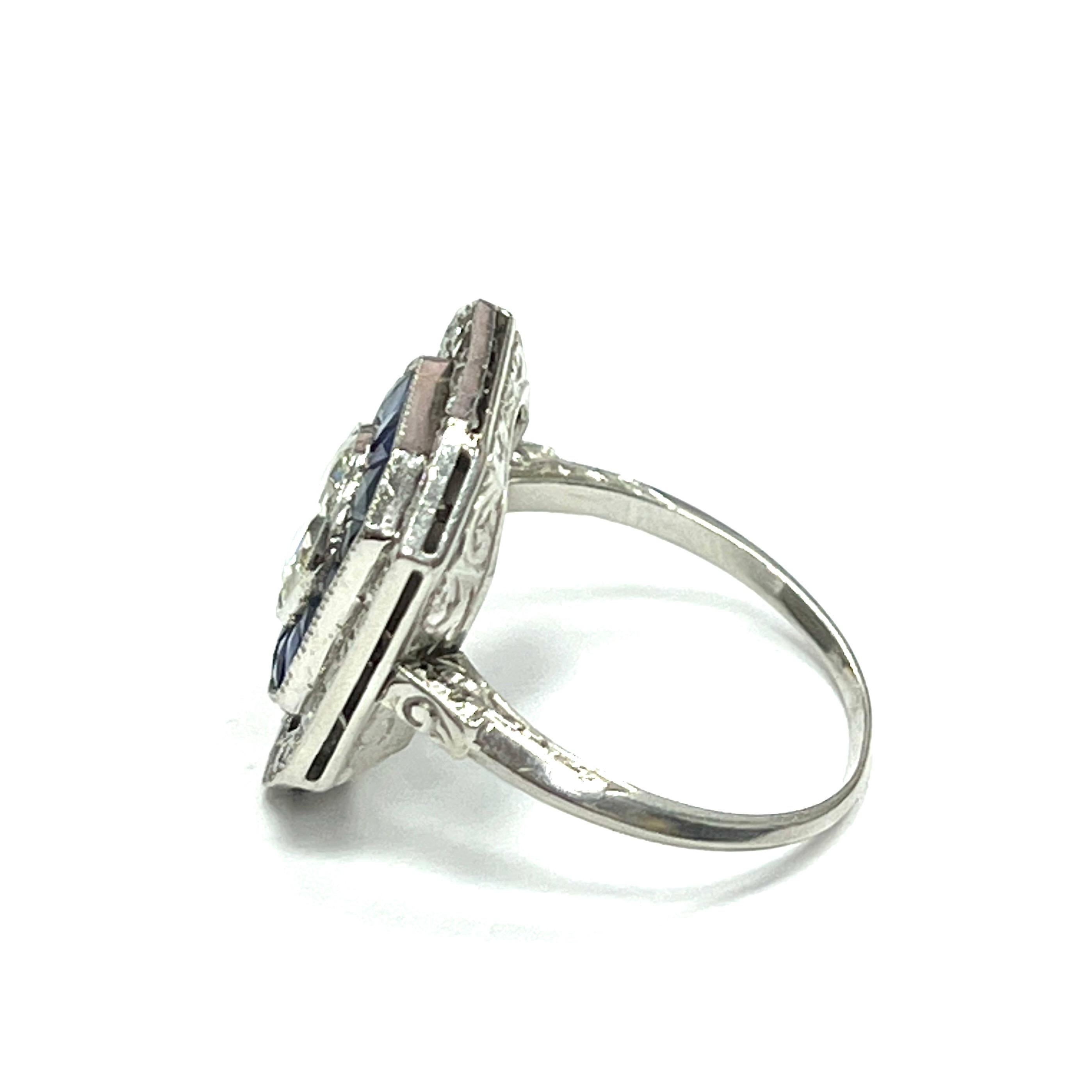 Women's Art Deco Round Diamond & Calibre Sapphire Ring For Sale
