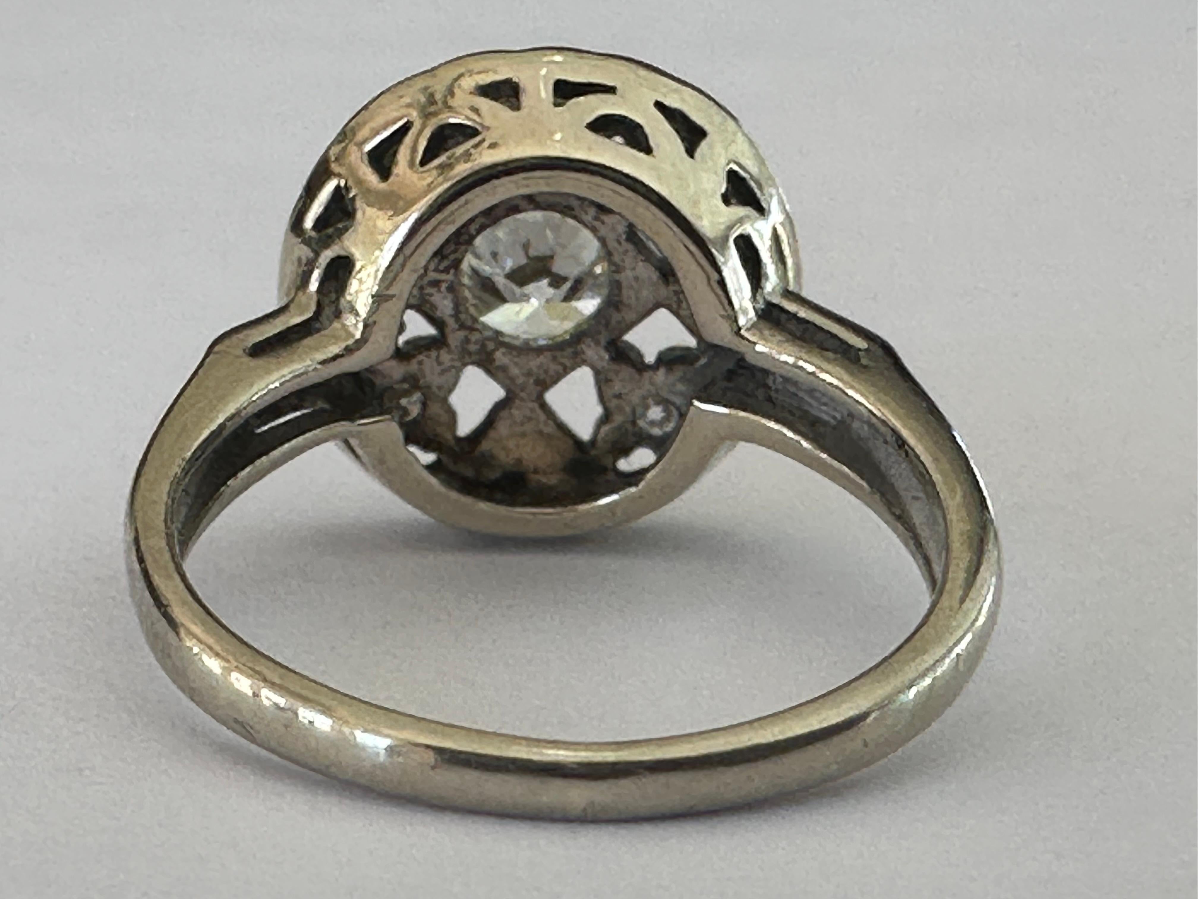 Runder rosafarbener Art-Déco-Diamant-Ring  (Alteuropäischer Schliff) im Angebot