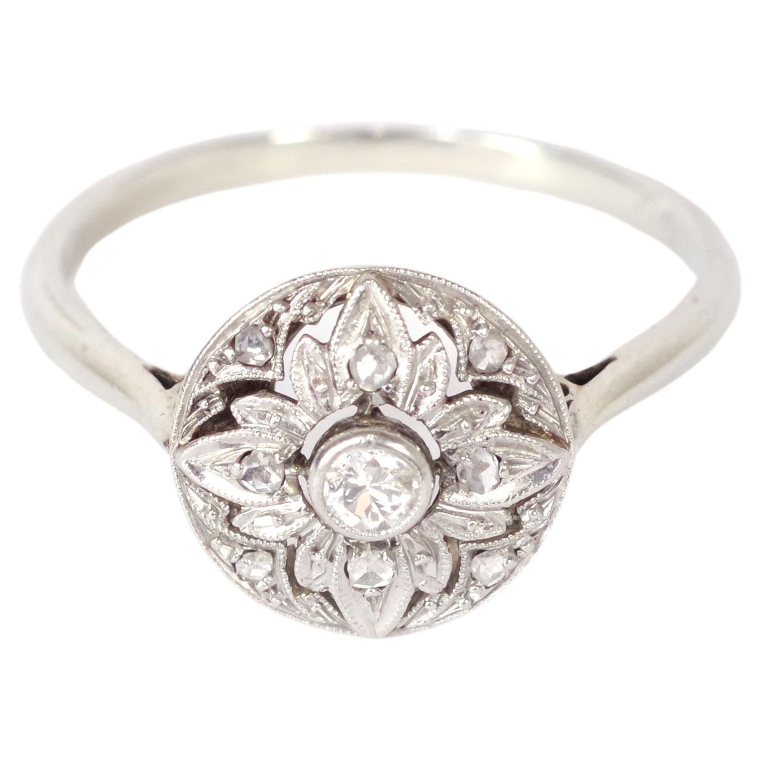 Art Deco round diamond ring in gold and platinum For Sale