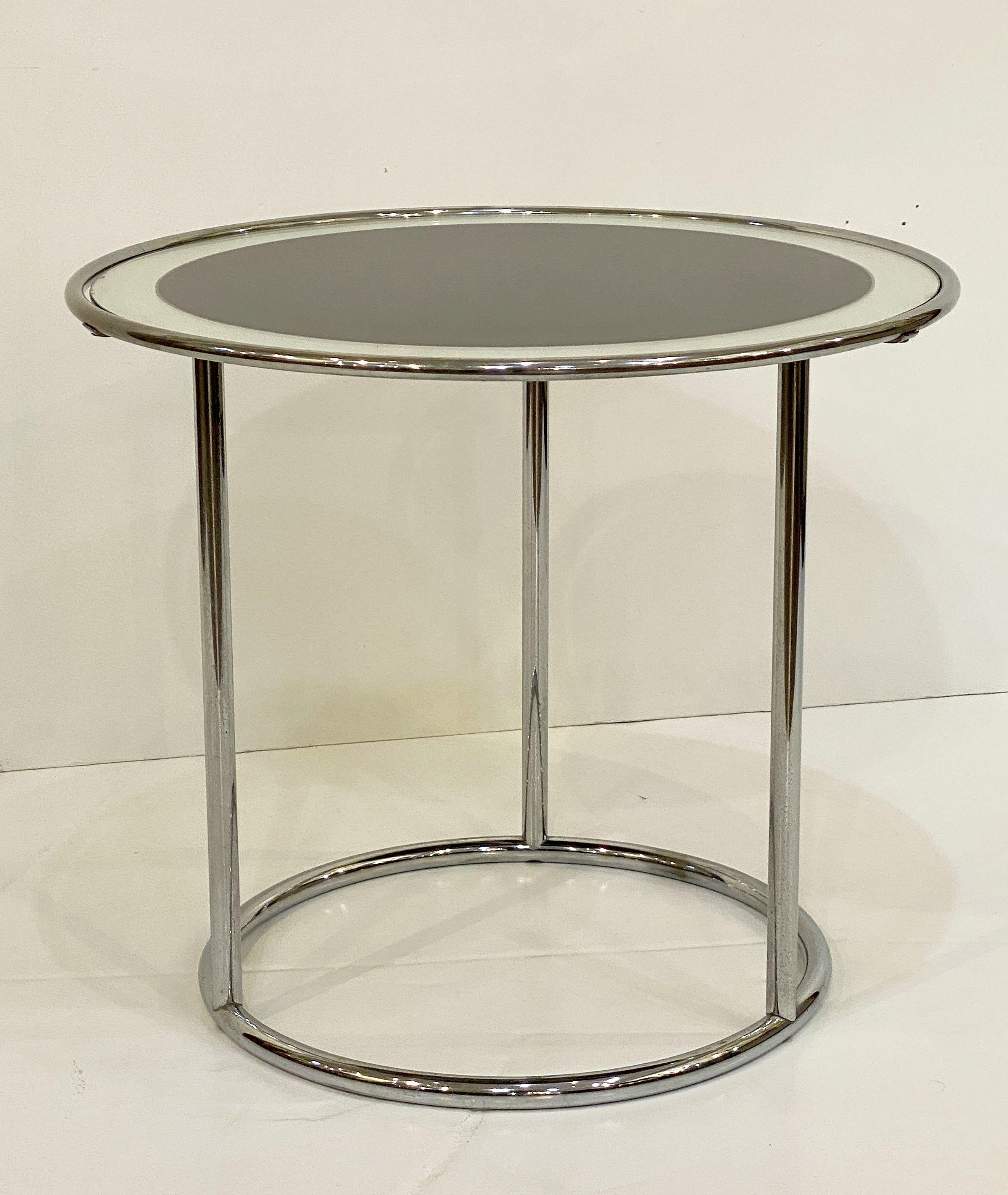Métal Table à boissons ronde Art Déco en chrome et verre miroir d'Angleterre en vente