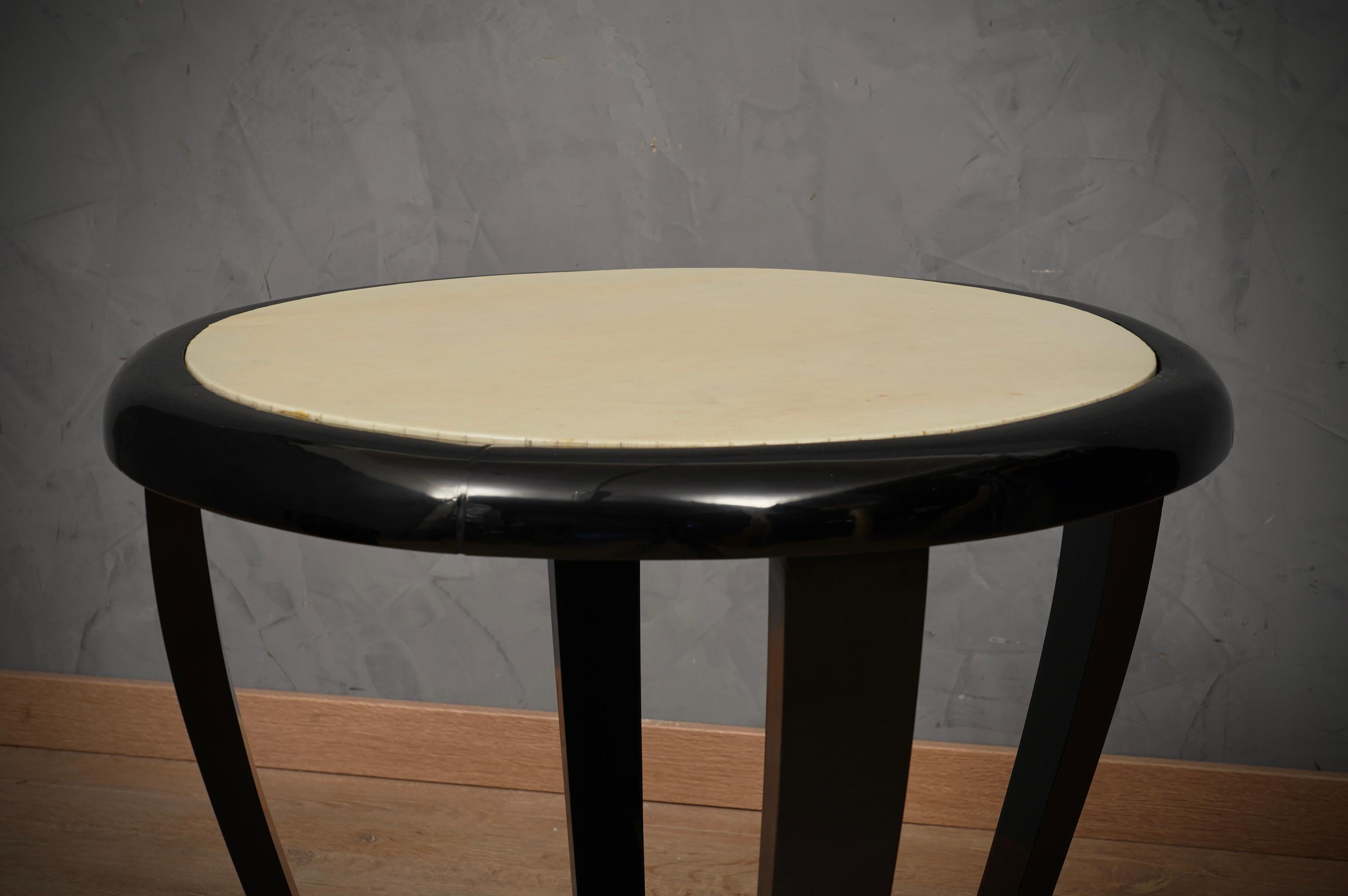 Art Deco Round Goat Skin Italian Side Table, 1940 In Good Condition In Rome, IT