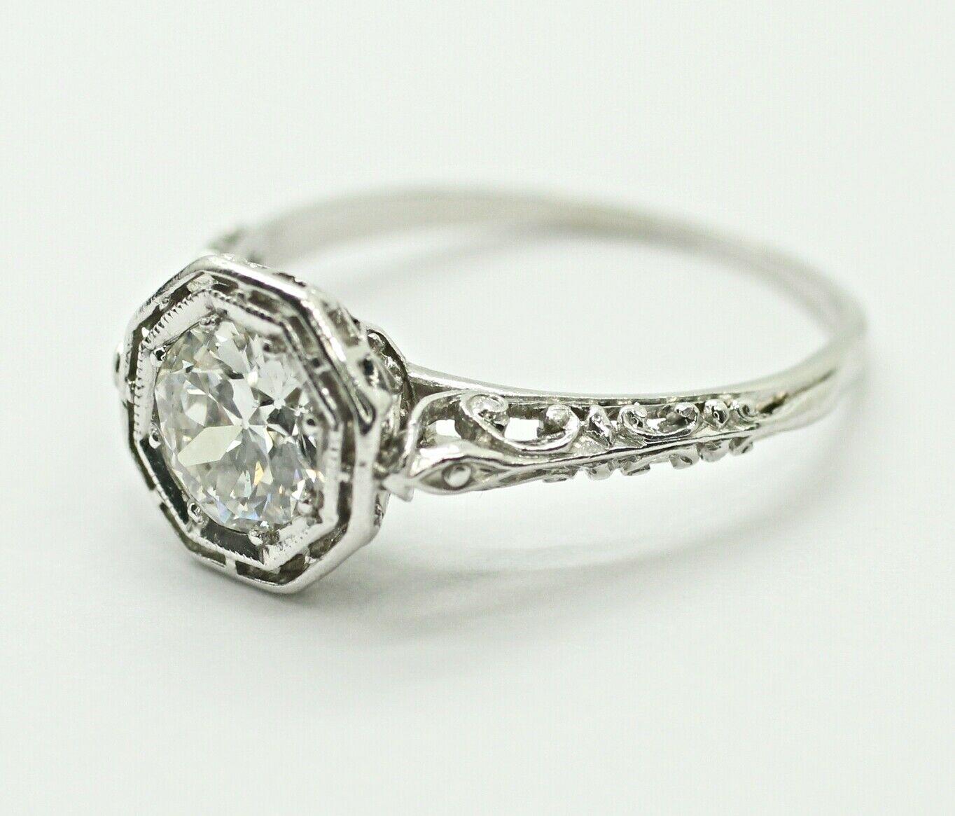  Classic Round old european cut diamonds in approximately 0.90 carat total weight in F color and SI1 in stone clarity. This ring has a art deco style band in PLATINUM.
Specifications:
    main stone: ROUND OLD EUROPEAN CUT
    diamonds: 1 PC
   