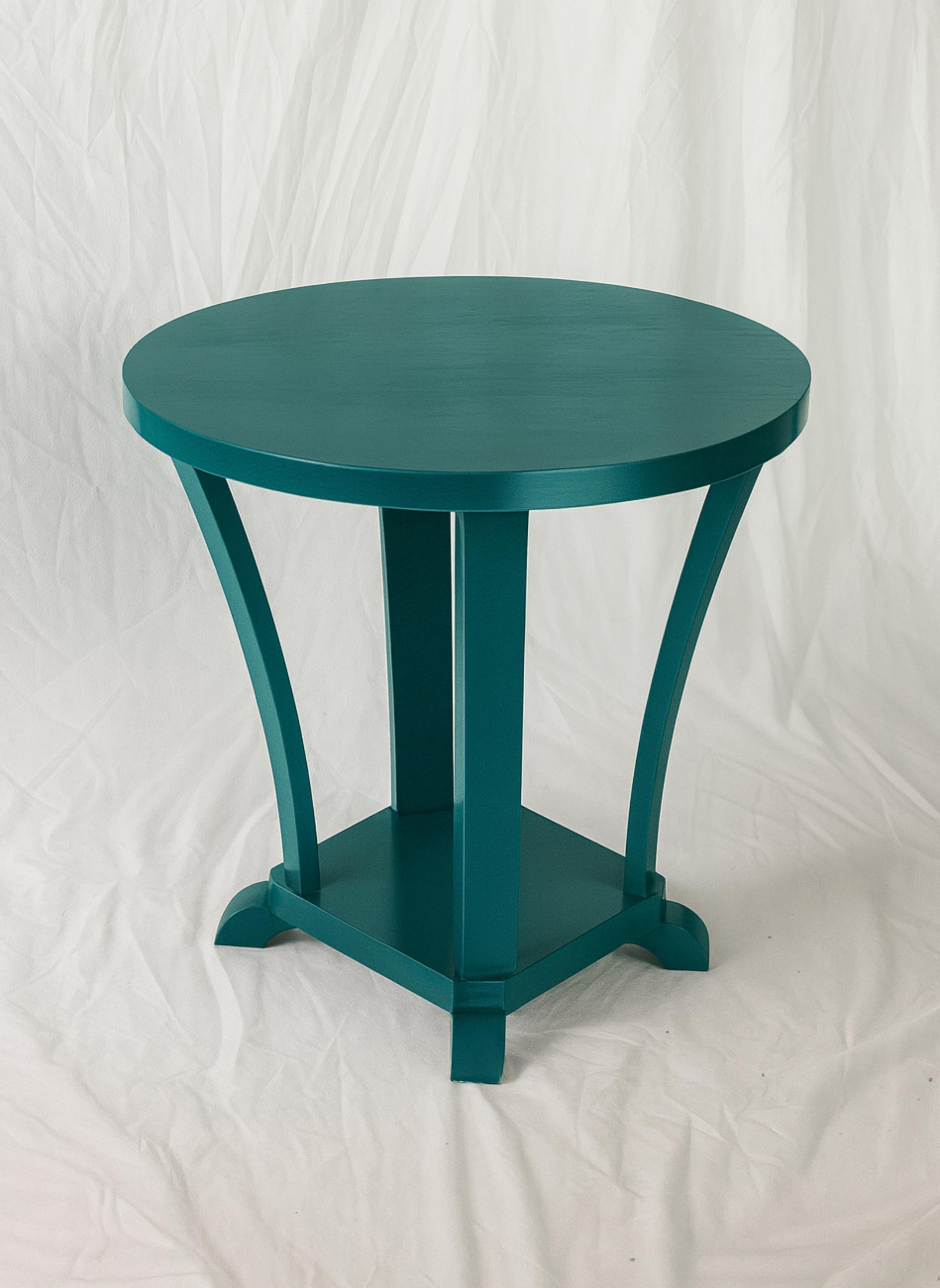 This Art Deco peacocchestnut side table from 1930s France was crafted with a round two-level structure, it features four gracefully curved legs connected to a circular base.

A true statement piece, this table captures the bold geometry and refined