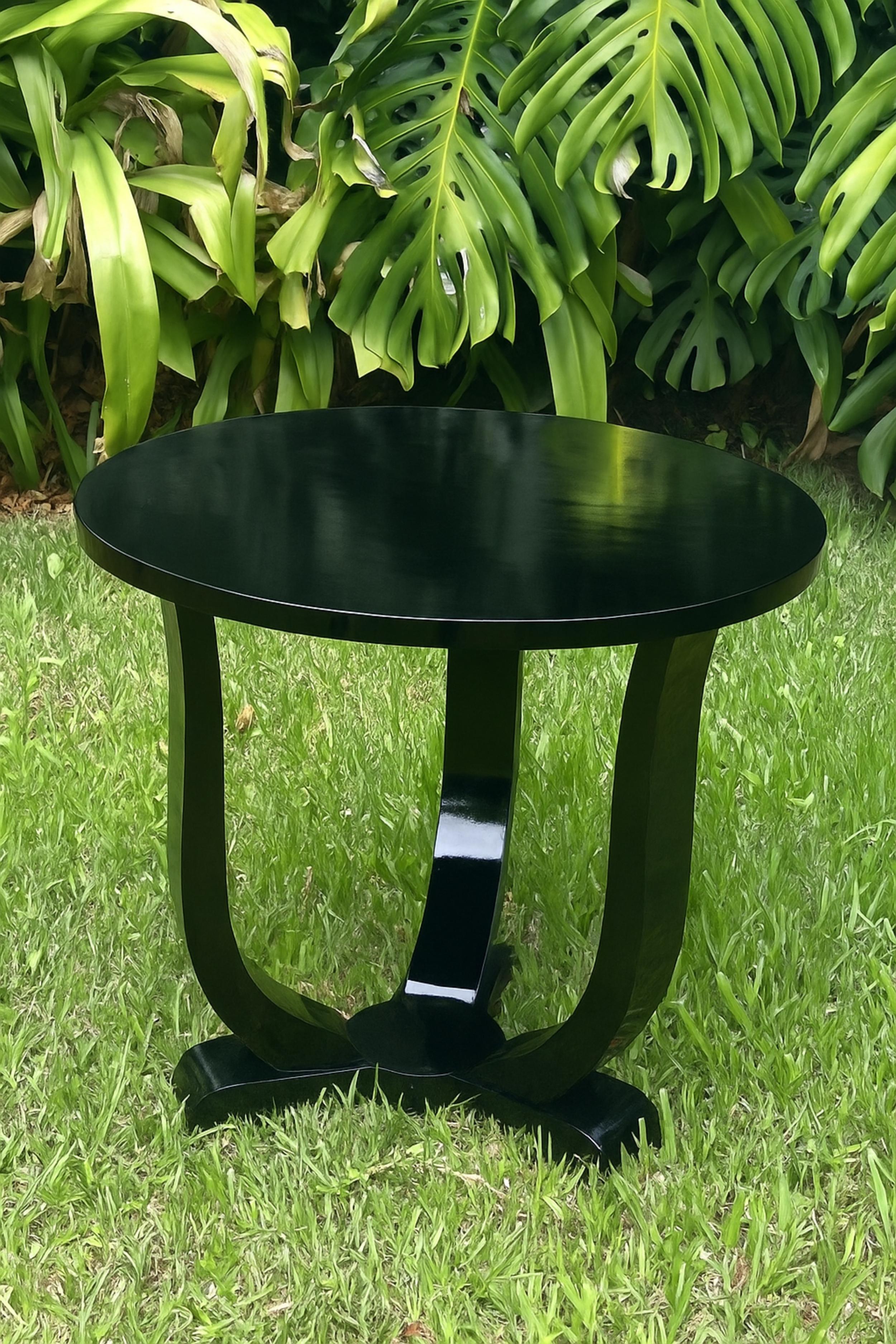 Table Art déco ronde à piédestal en laque noire, France, 1920 Bon état - En vente à Lisbon, PT