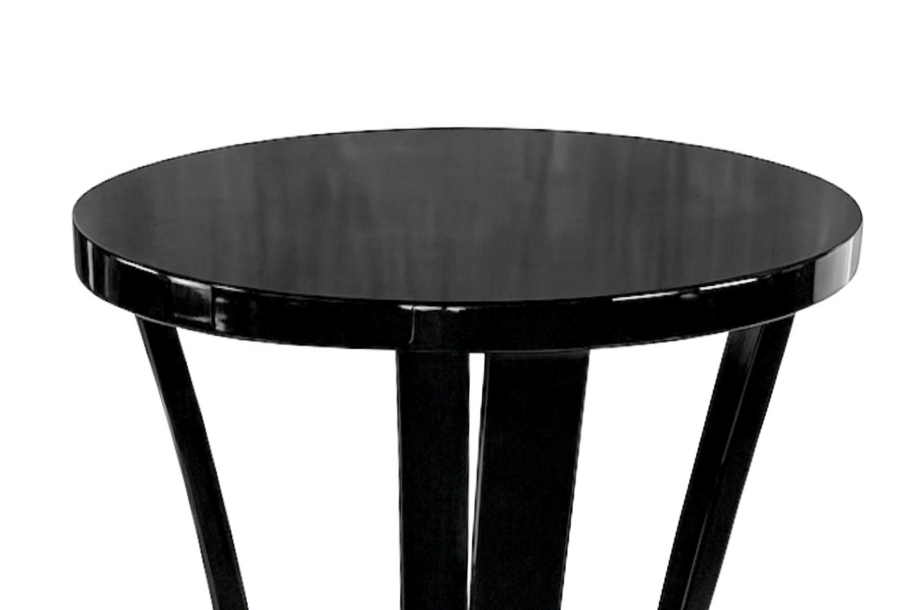 Runder Art-Déco-Tisch mit schwarzem Sockel und schwarzem Lack, Frankreich, 1930 (20. Jahrhundert) im Angebot
