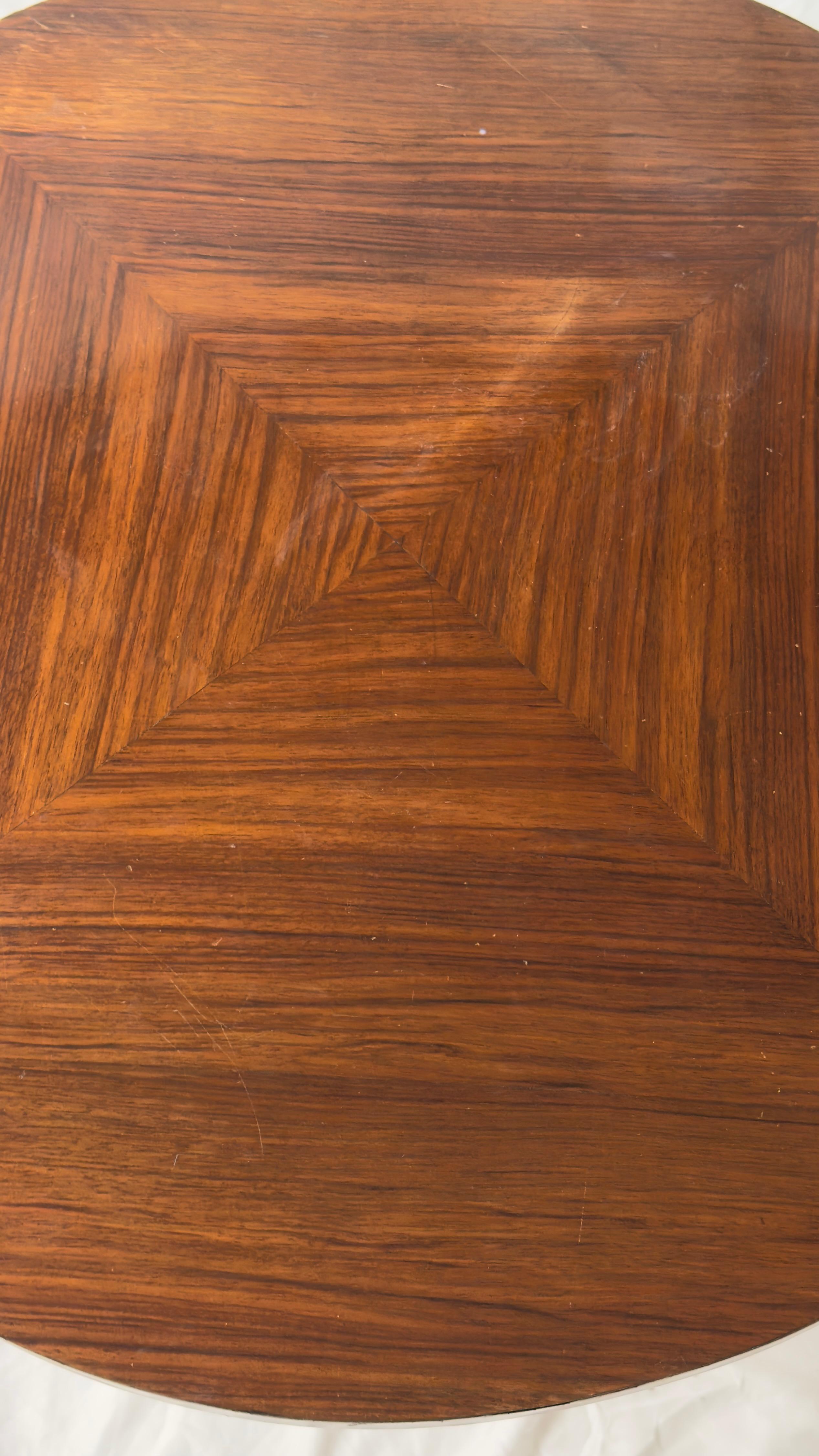 Noyer Table à piédestal rond Art Déco, France, 1930 en vente