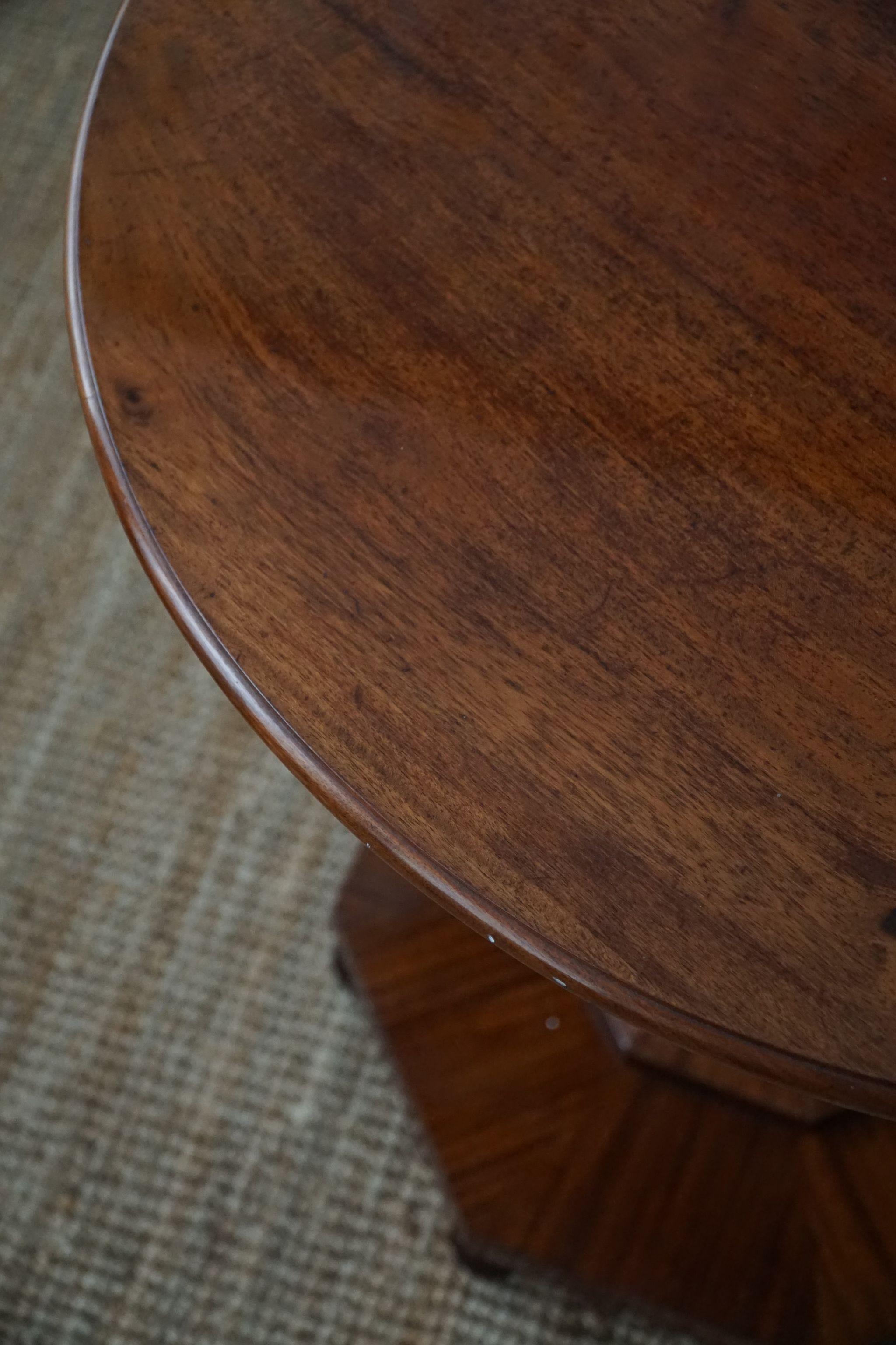 Art Deco, Round Pedestal / Side Table in Walnut, By a Danish Cabinetmaker, 1940s For Sale 8