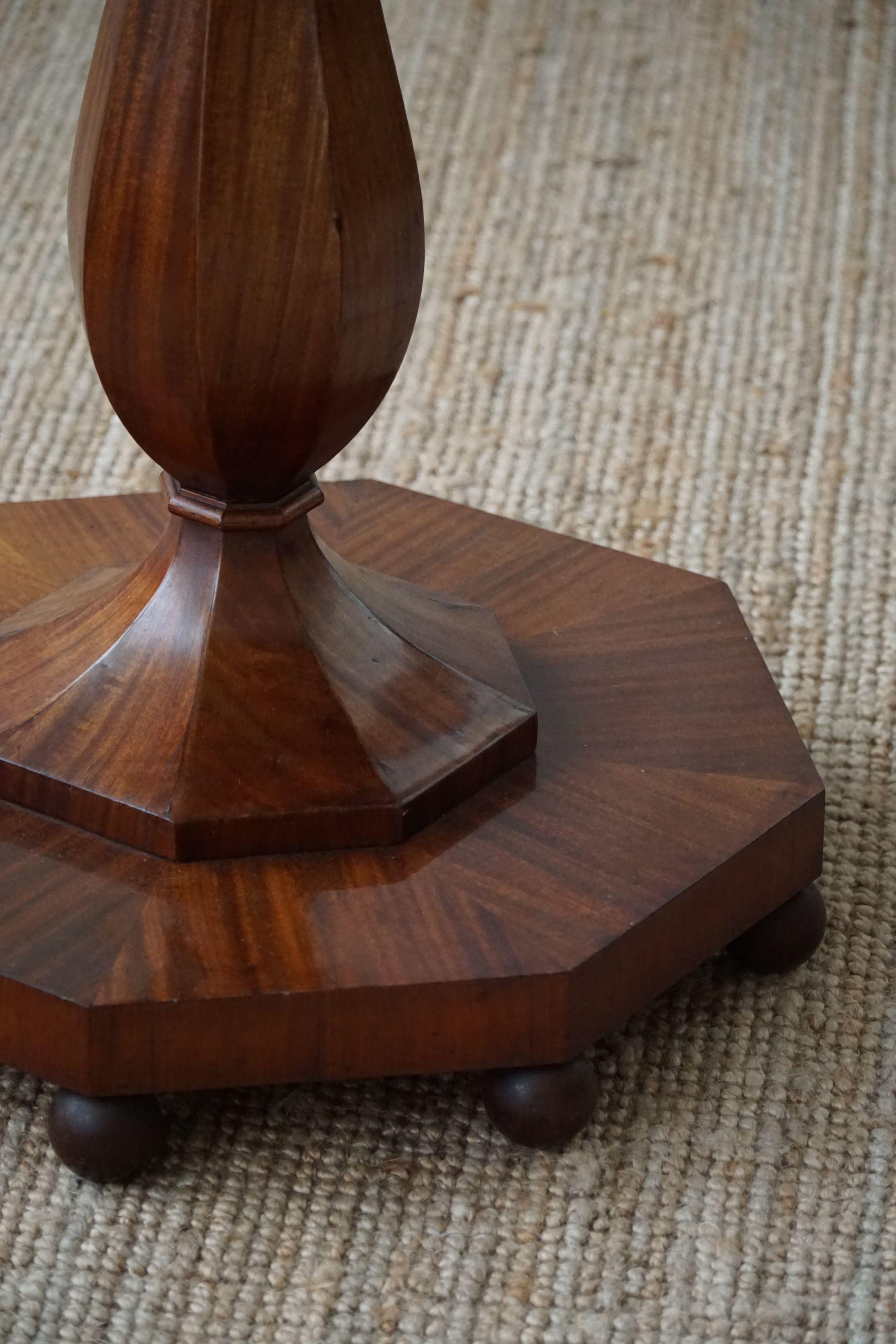 Art Deco, Round Pedestal / Side Table in Walnut, By a Danish Cabinetmaker, 1940s For Sale 4