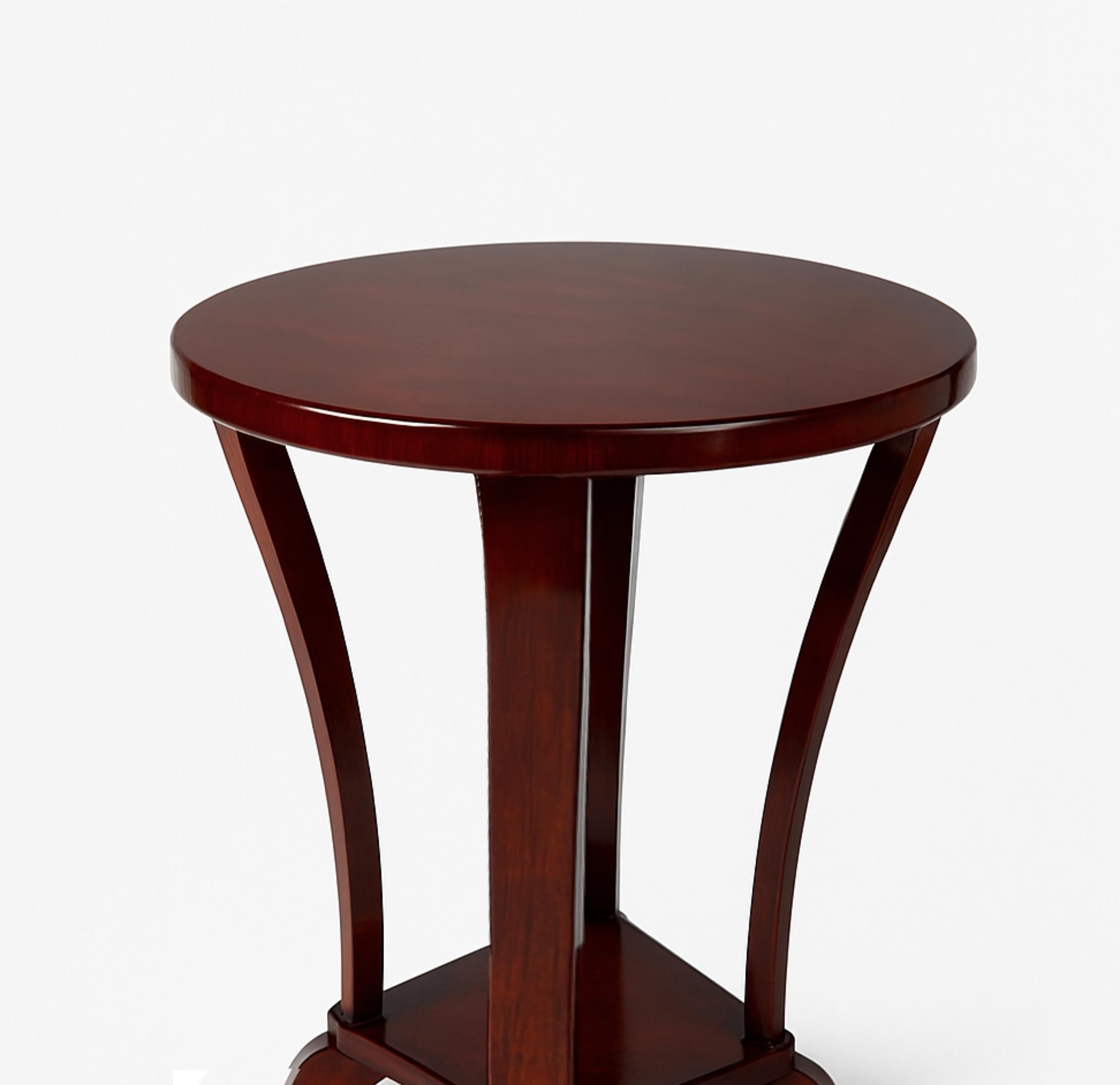 This Art Deco Chestnut side table from 1930s France was crafted with a round two-level structure, it features four gracefully curved legs connected to a circular base.

A true statement piece, this table captures the bold geometry and refined