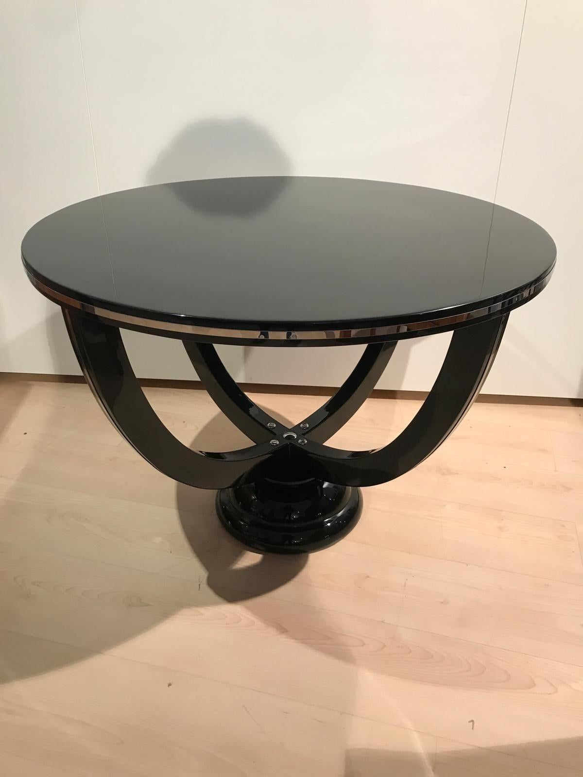 Table basse Art Déco, laque noire, garnitures métalliques, France circa 1930 en vente 4