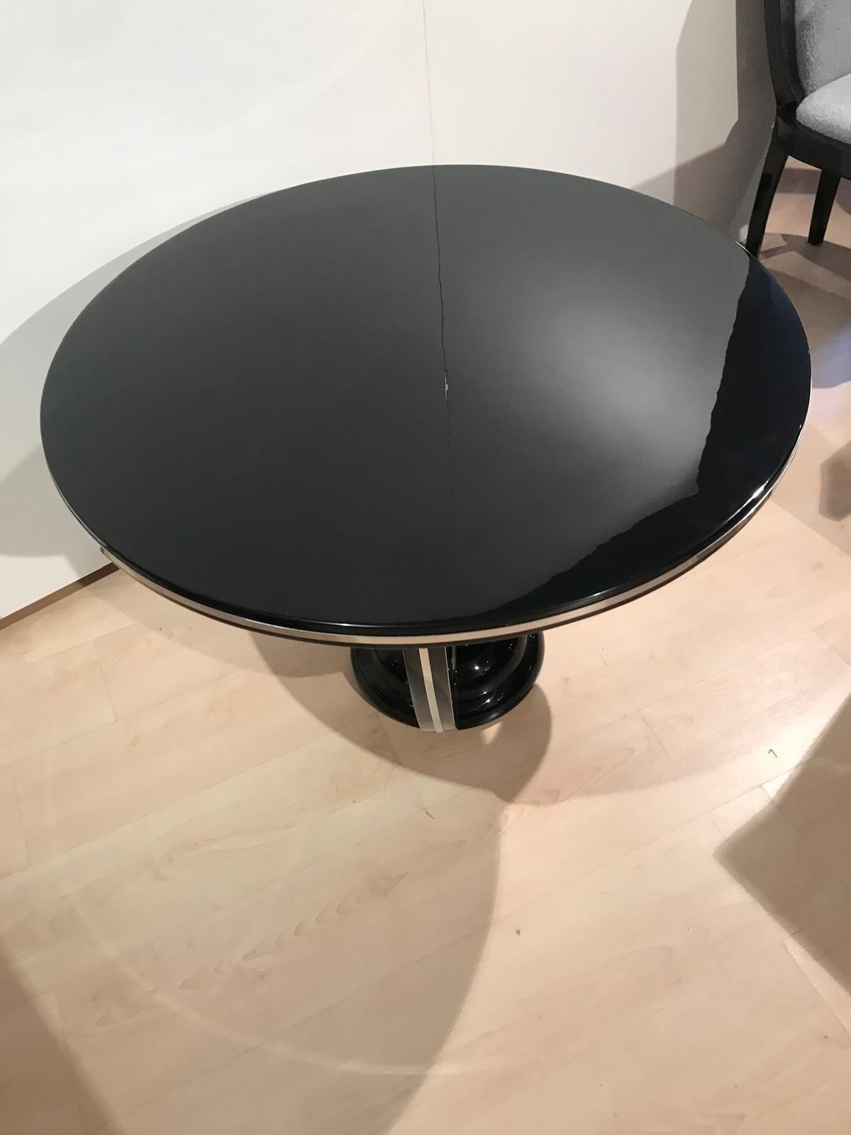Table basse Art Déco, laque noire, garnitures métalliques, France circa 1930 en vente 6